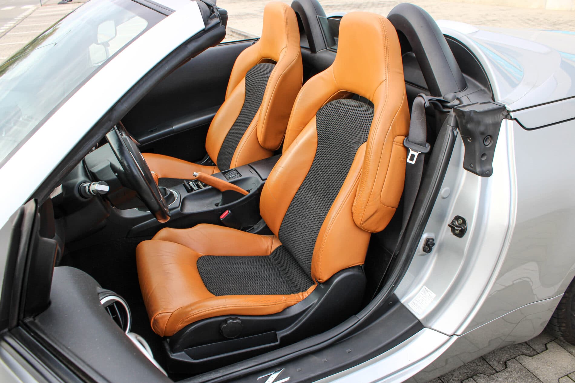 2005 Nissan 350Z, stříbrná kabriolet, 36 427 km