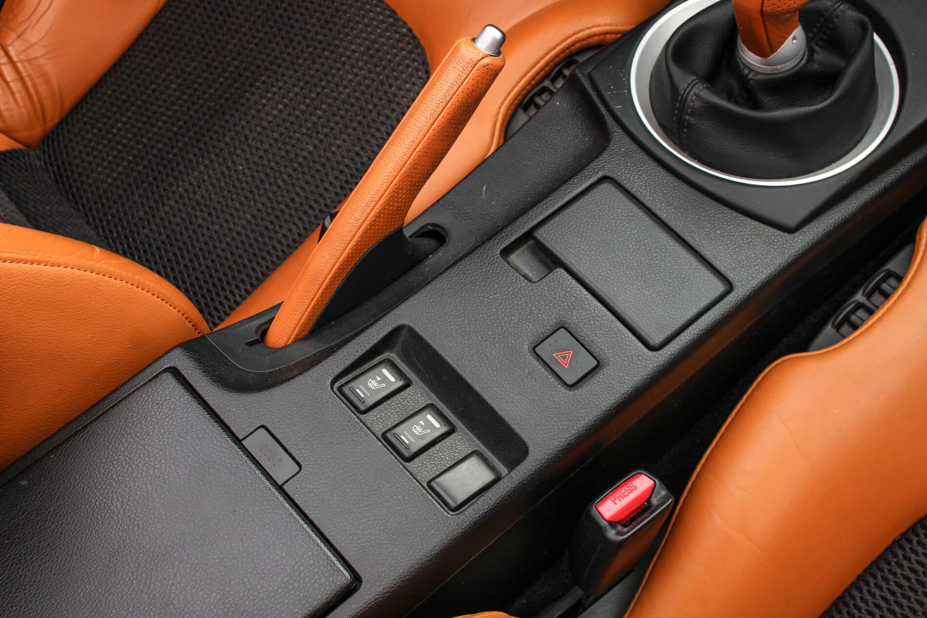 2005 Nissan 350Z, stříbrná kabriolet, 36 427 km