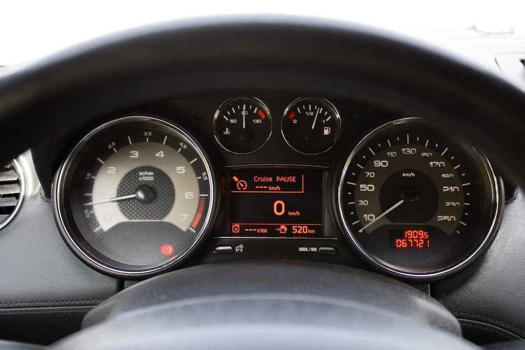 2011 Peugeot RCZ, oranžová kupé, 67 721 km