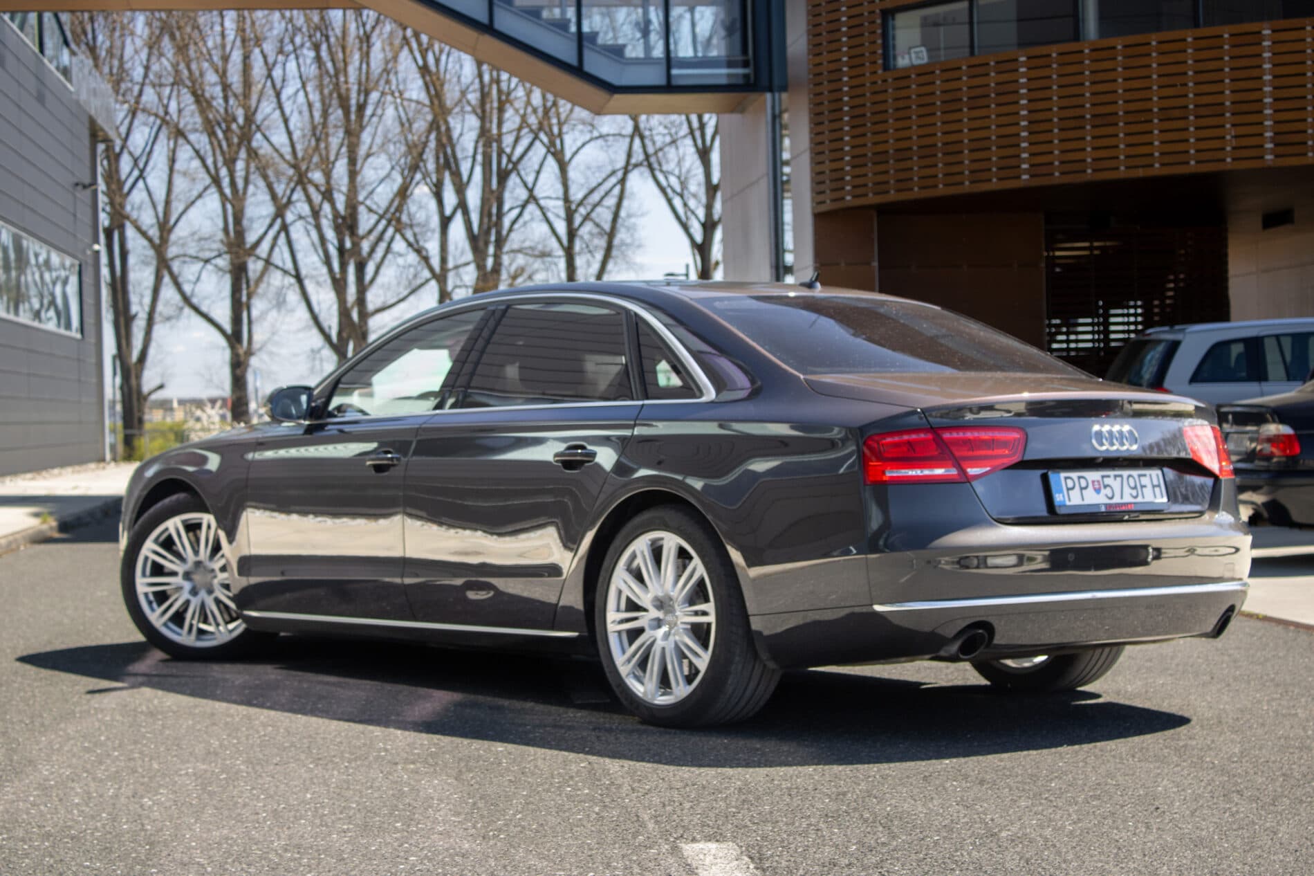 2013 AUDI A8, šedá sedan, 136 136 km
