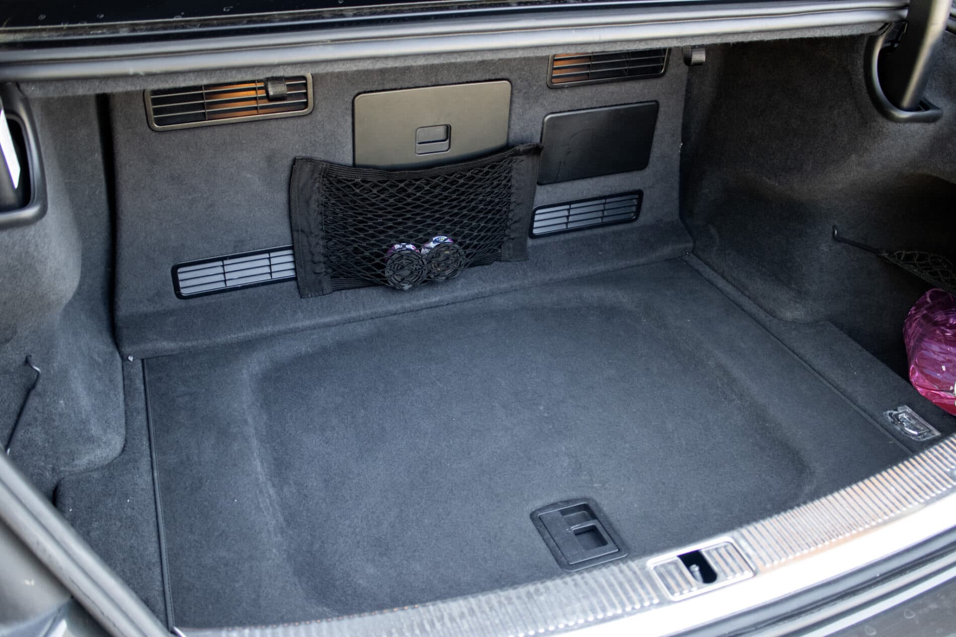 2013 AUDI A8, šedá sedan, 136 136 km