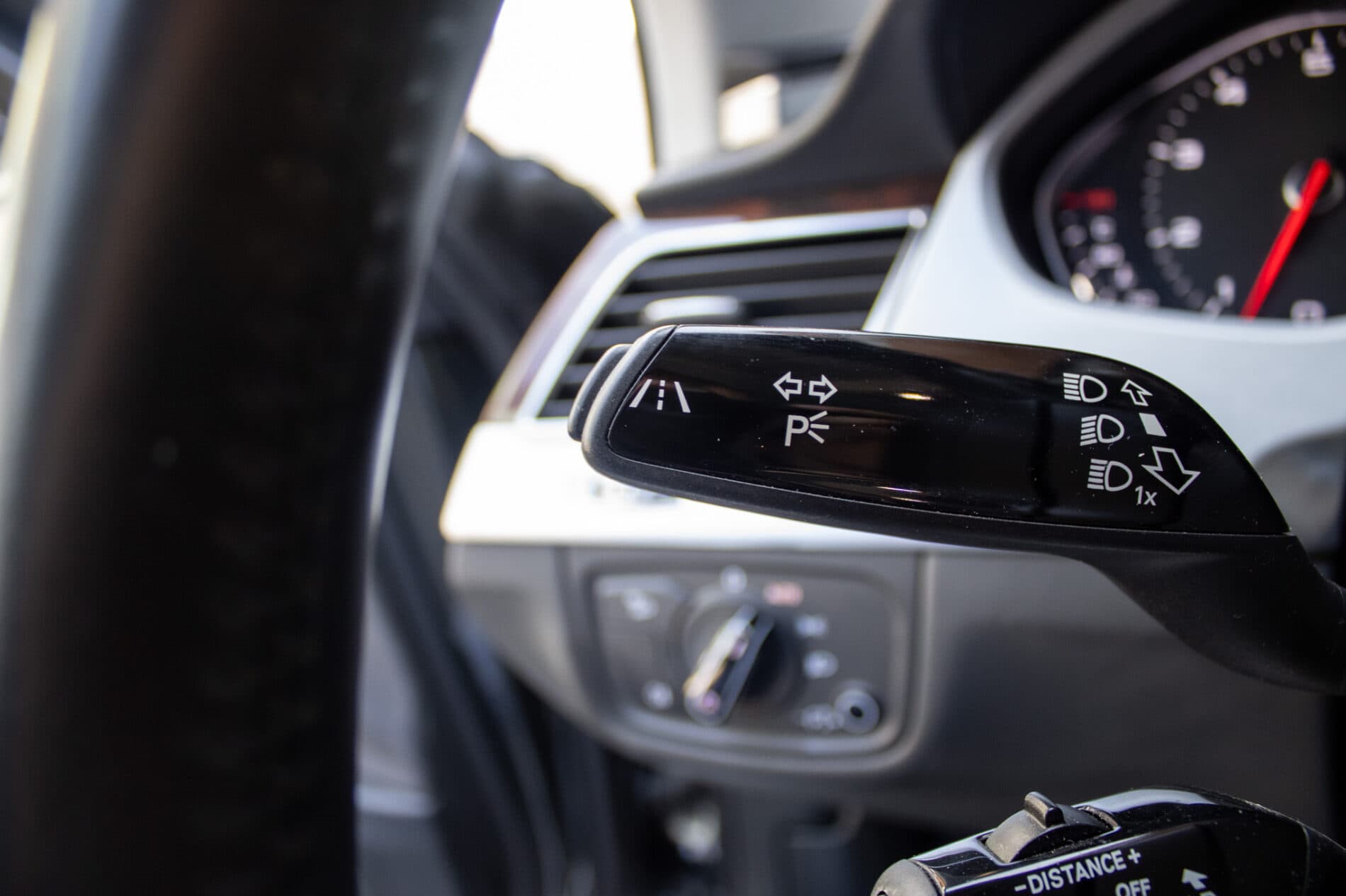 2013 AUDI A8, šedá sedan, 136 136 km