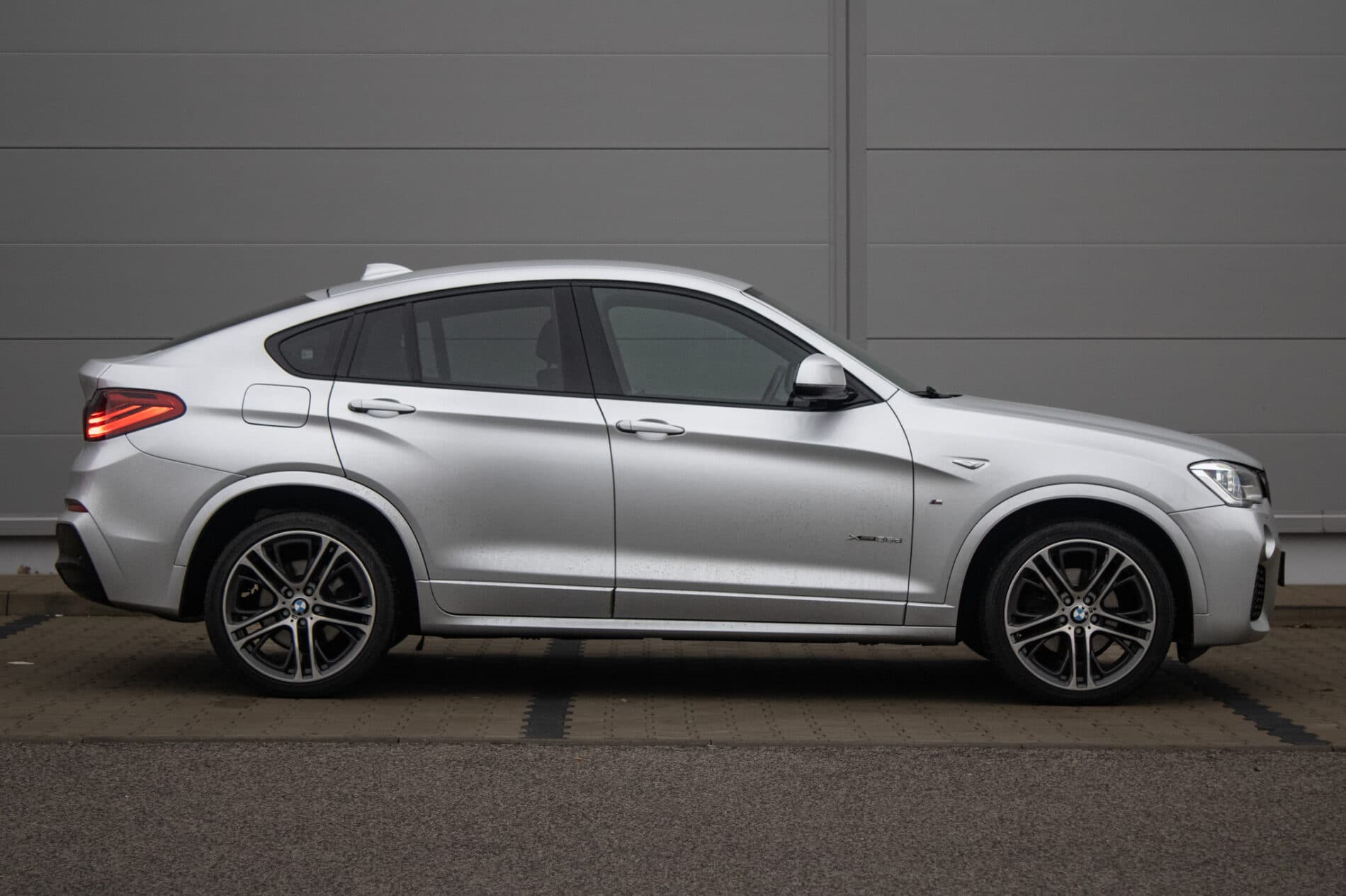 2018 BMW X4 35d, stříbrná suv, 128 717 km