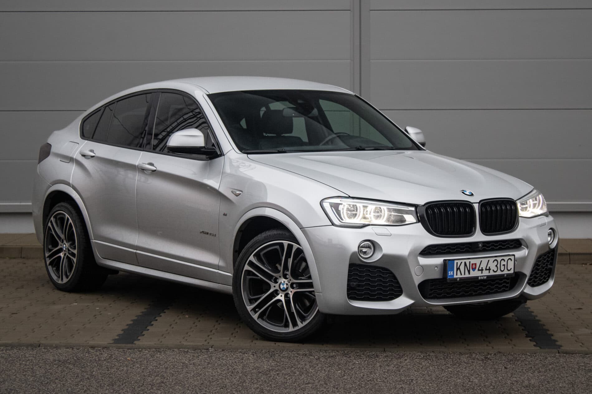 2018 BMW X4 35d, stříbrná suv, 128 717 km