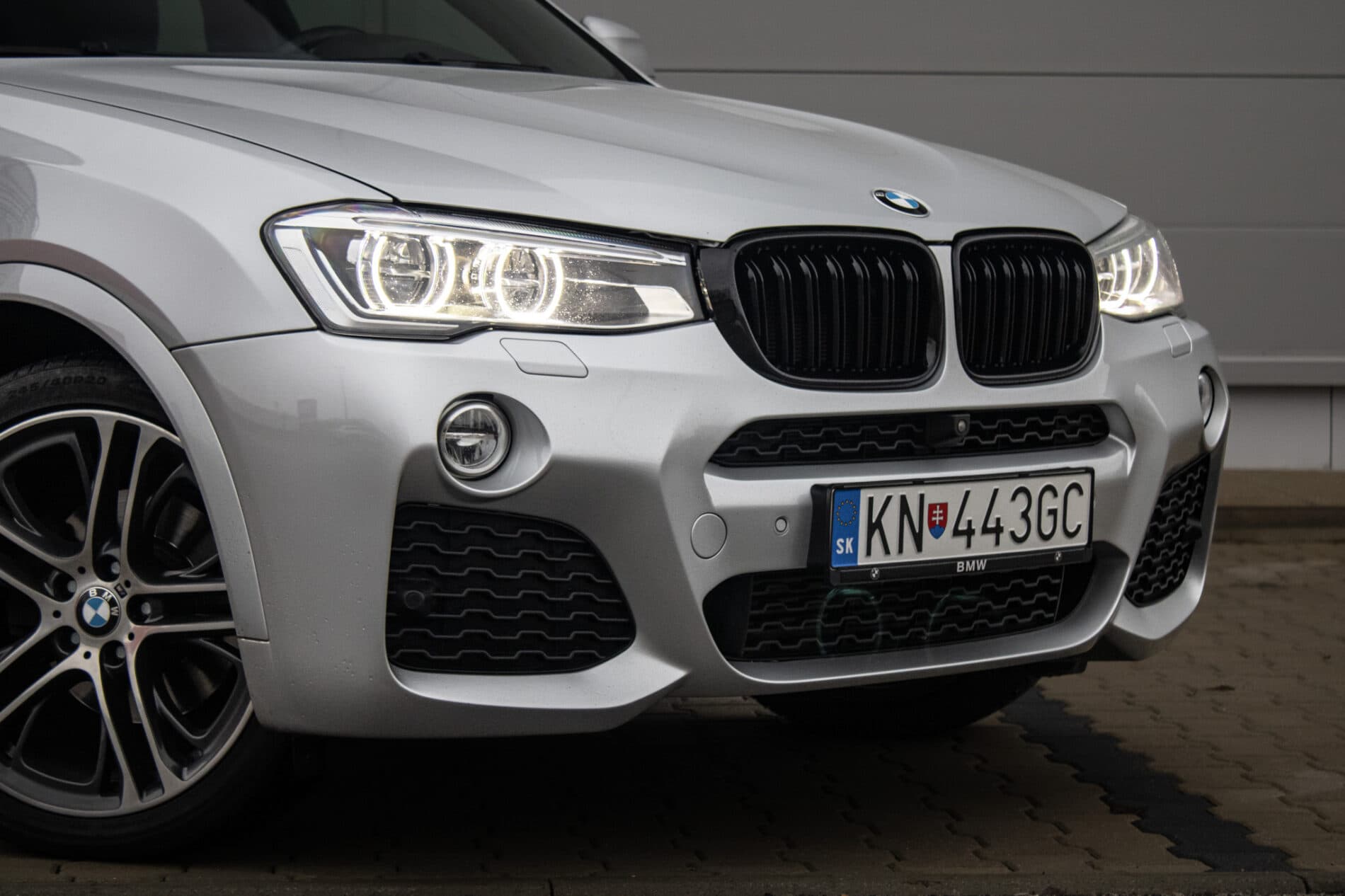 2018 BMW X4 35d, stříbrná suv, 128 717 km