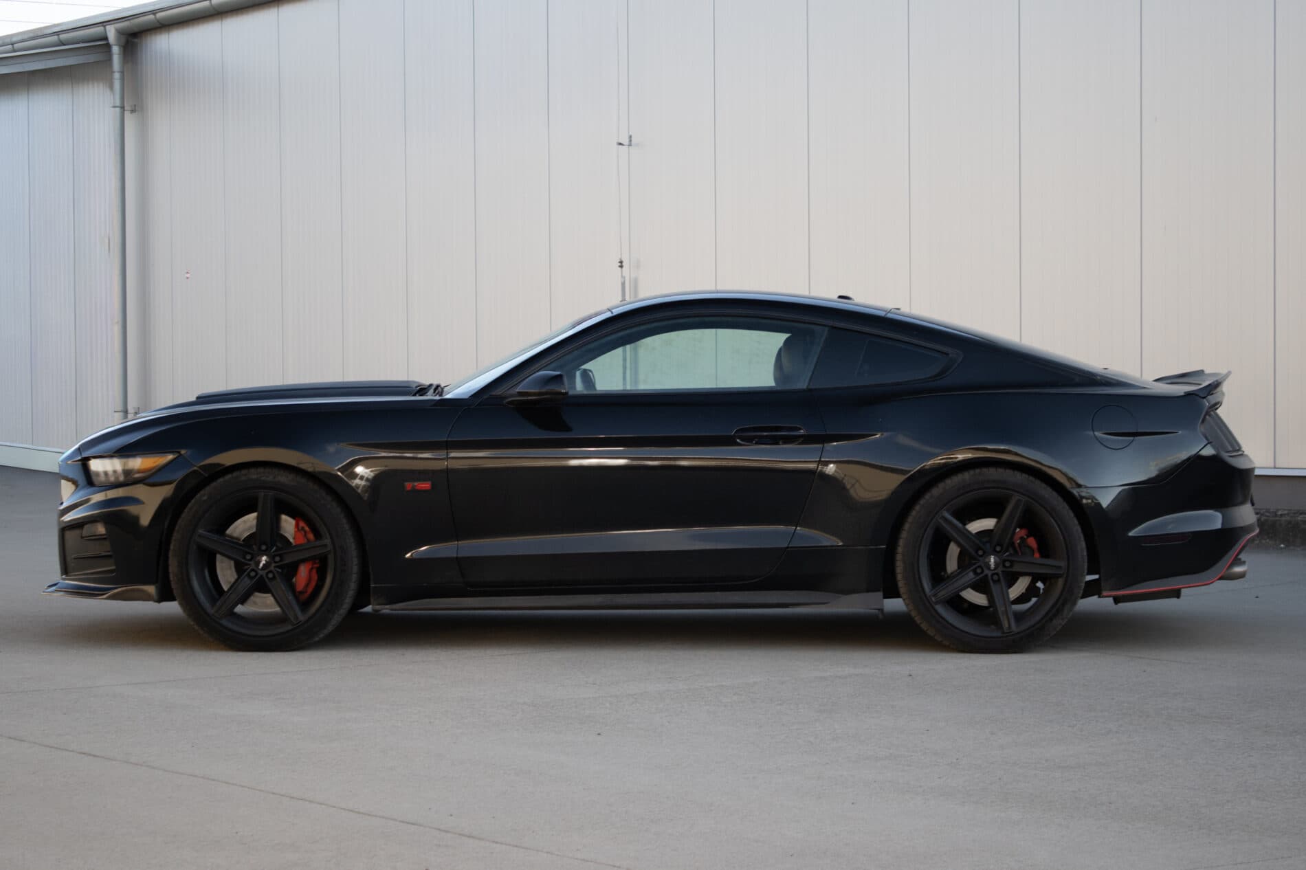2016 Ford Mustang GT, černá kupé, 84 537 km