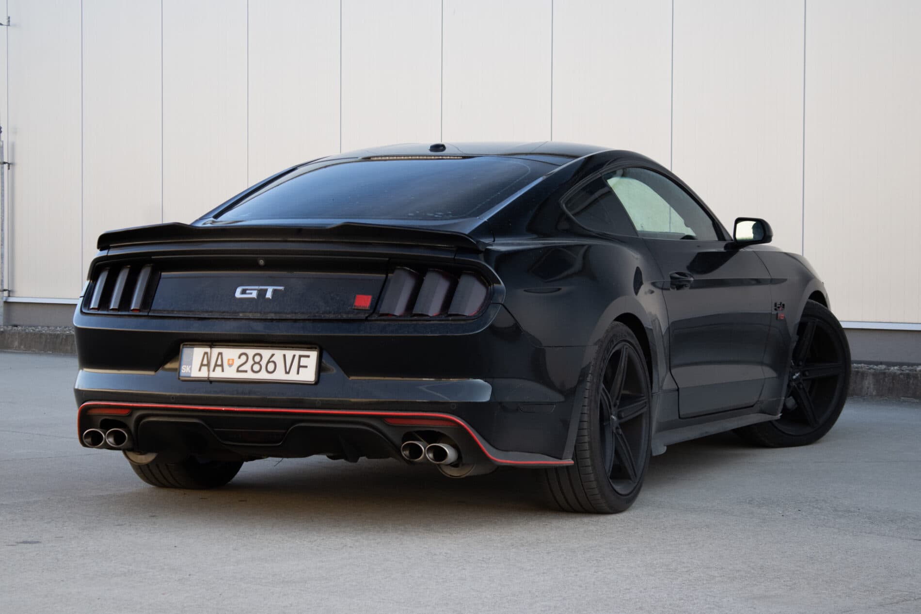 2016 Ford Mustang GT, černá kupé, 84 537 km