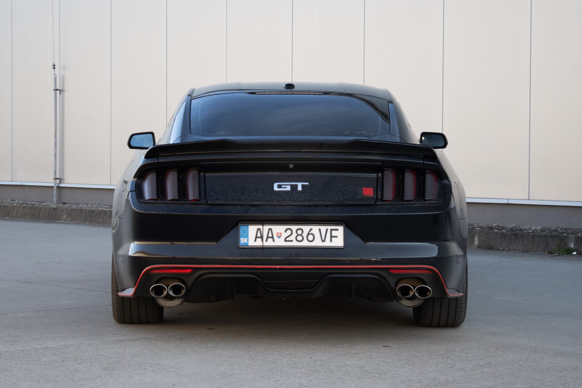 2016 Ford Mustang GT, černá kupé, 84 537 km