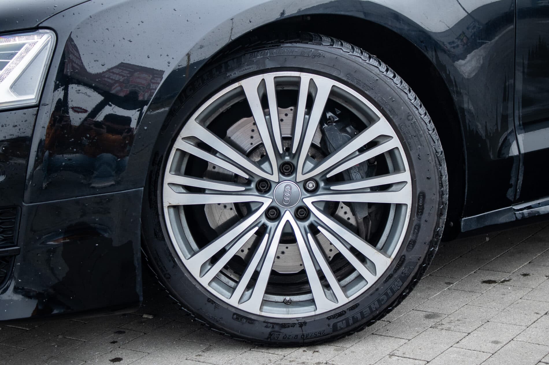 2016 AUDI A8, černá sedan, 186 825 km