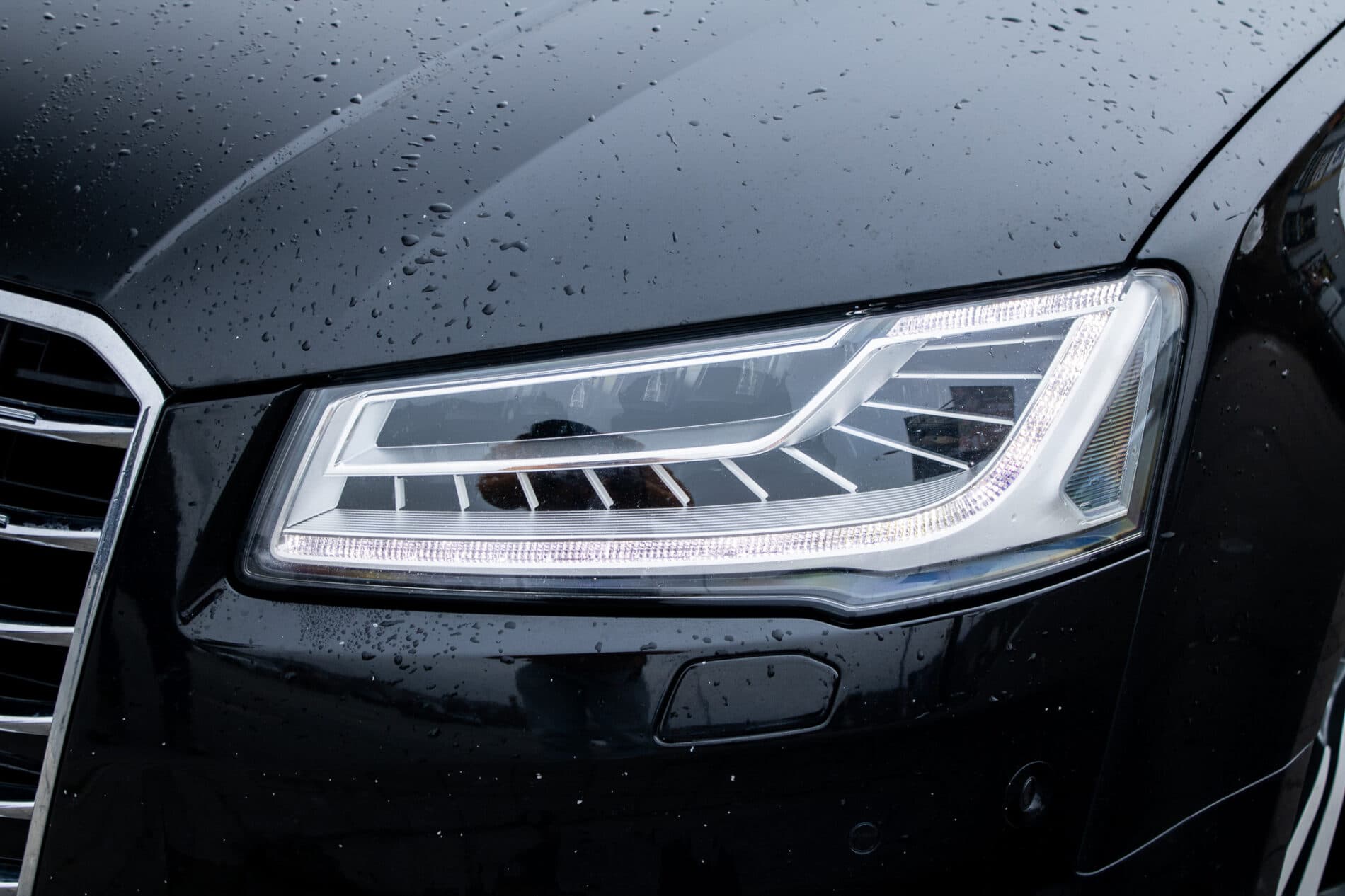 2016 AUDI A8, černá sedan, 186 825 km