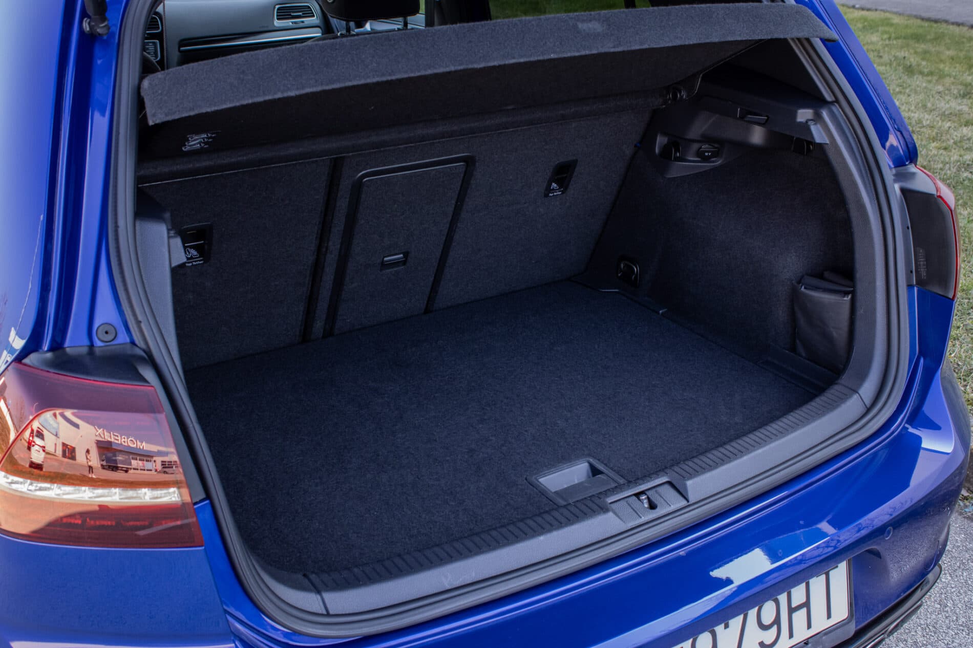 2015 Volkswagen Golf R, modrá hatchback, 136 476 km