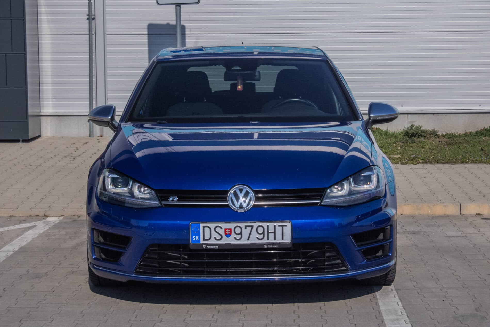 2015 Volkswagen Golf R, modrá hatchback, 136 476 km