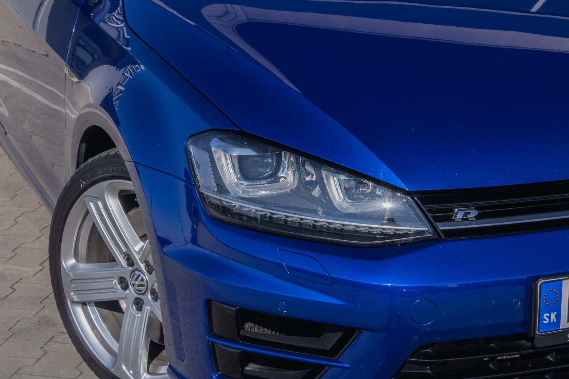 2015 Volkswagen Golf R, modrá hatchback, 136 476 km