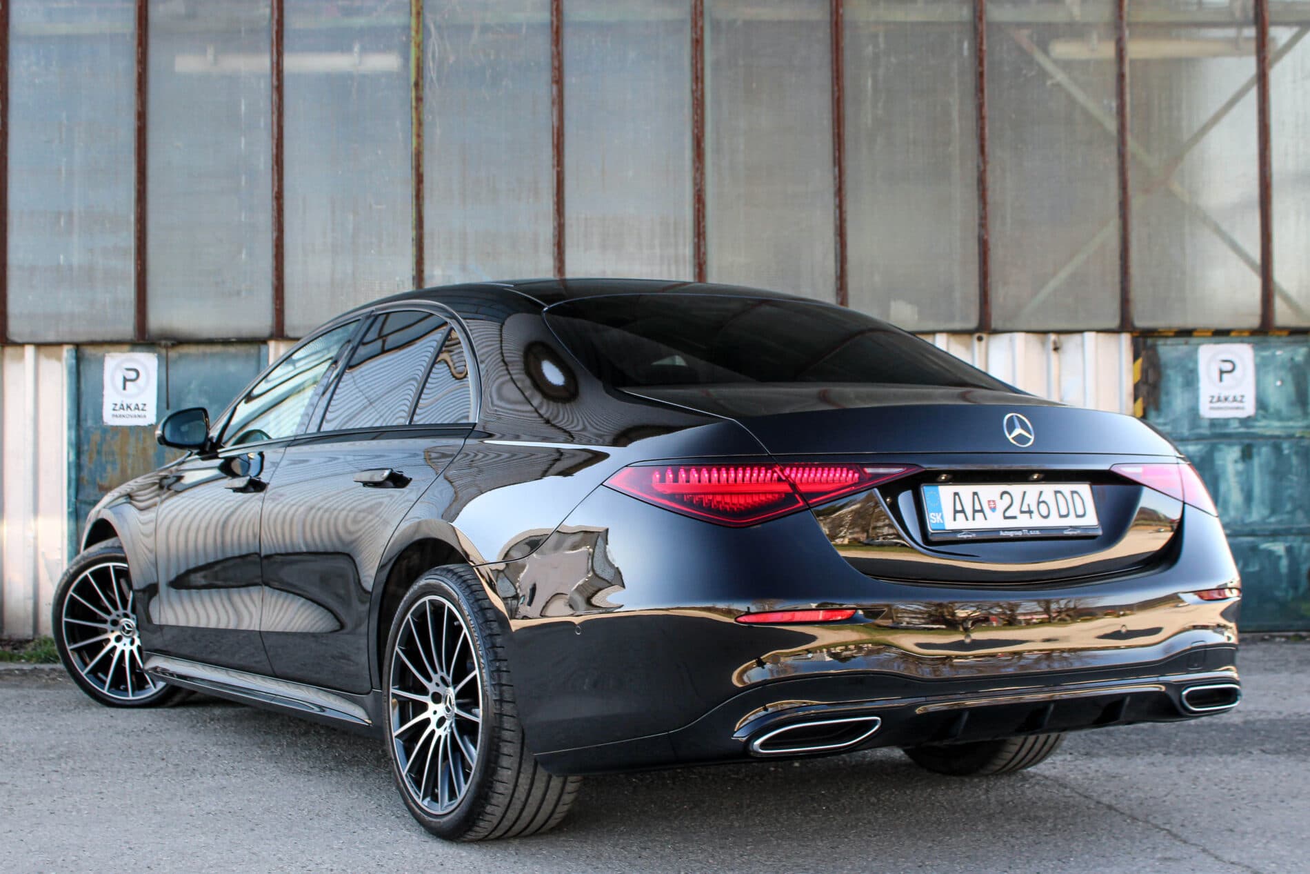 2021 Mercedes-Benz S 400d, černá sedan, 82 099 km