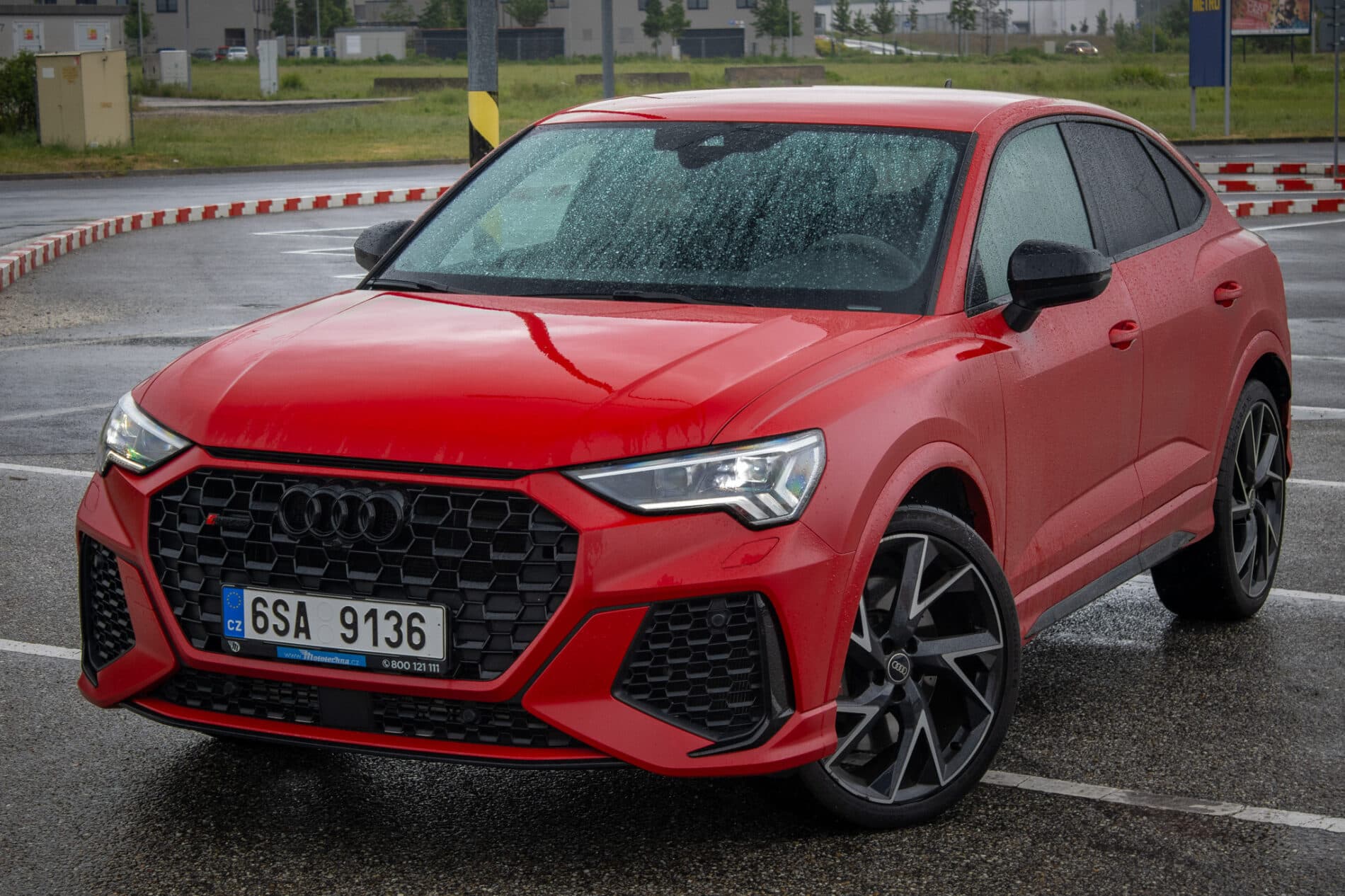 2022 AUDI RSQ3, červená suv, 26 664 km