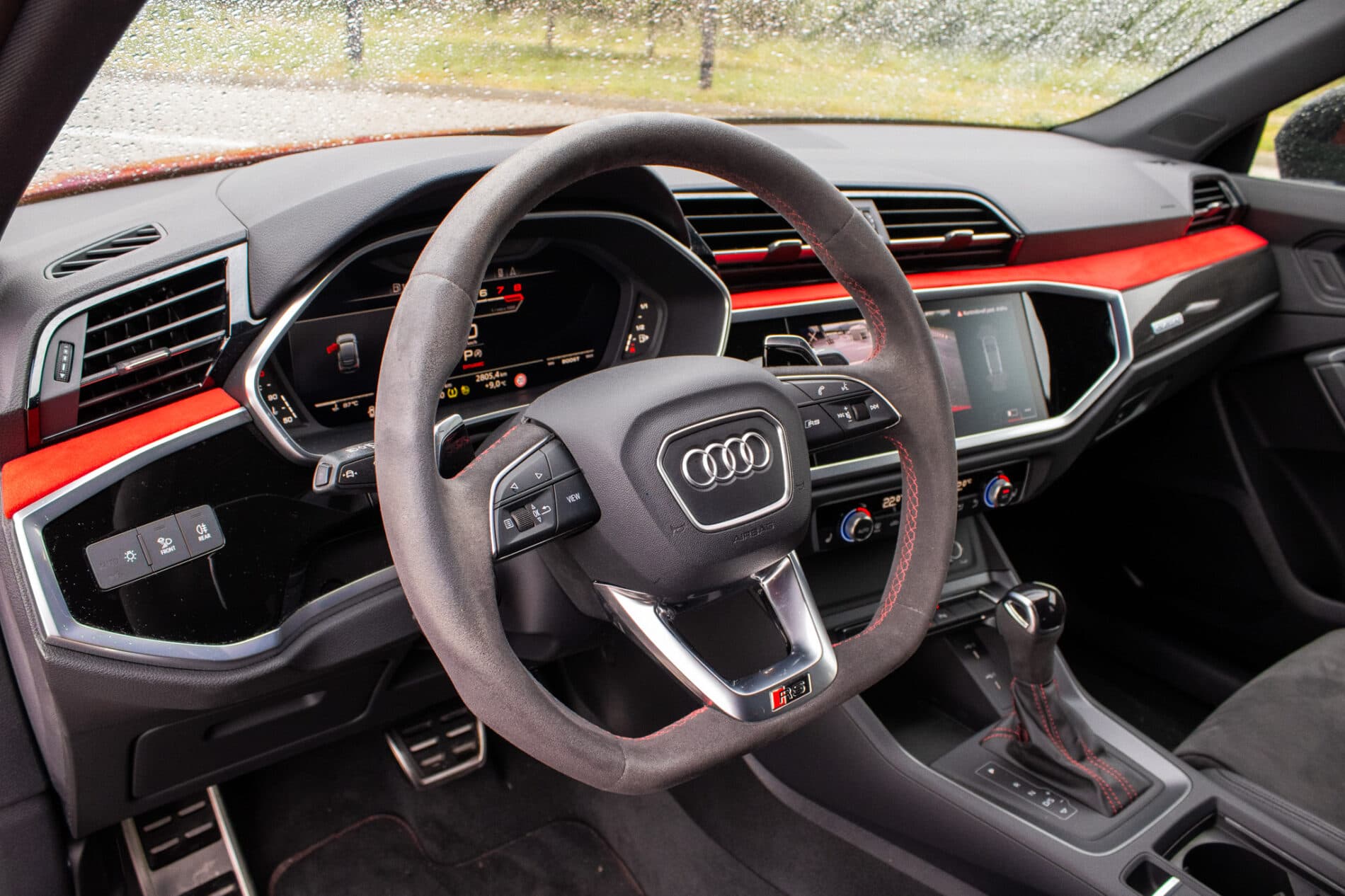 2022 AUDI RSQ3, červená suv, 26 664 km