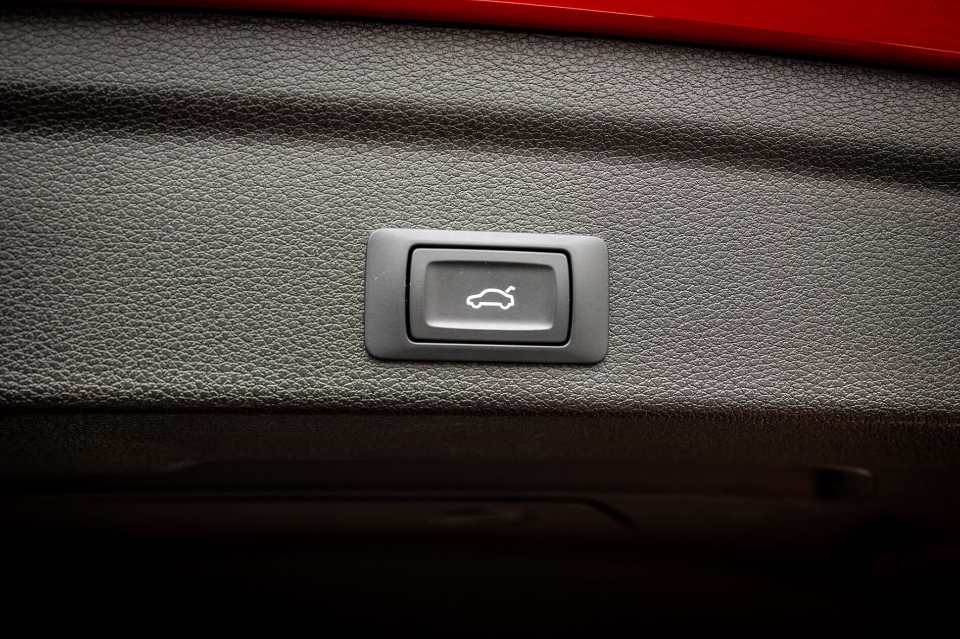 2022 AUDI RSQ3, červená suv, 26 664 km