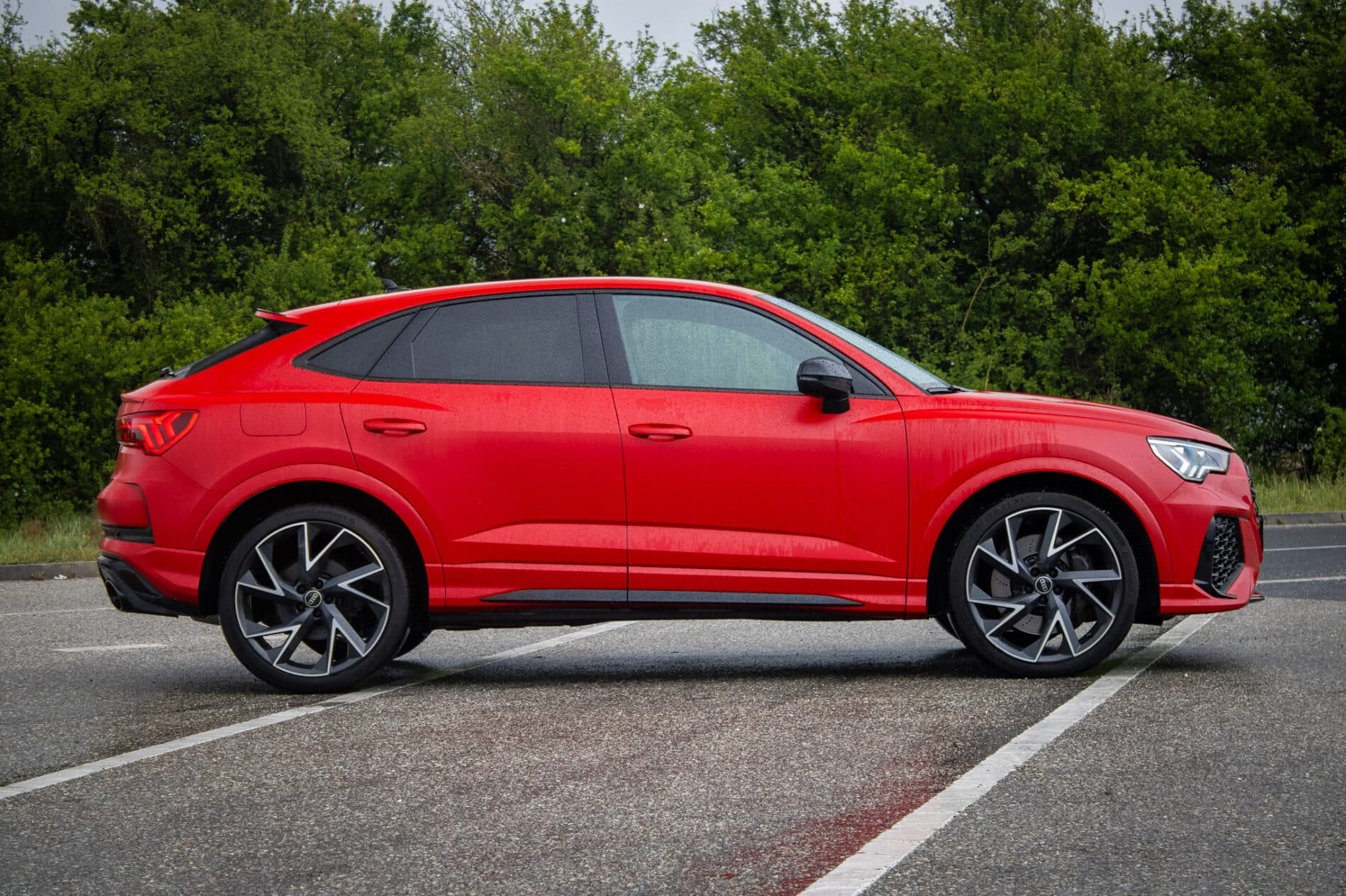 2022 AUDI RSQ3, červená suv, 26 664 km
