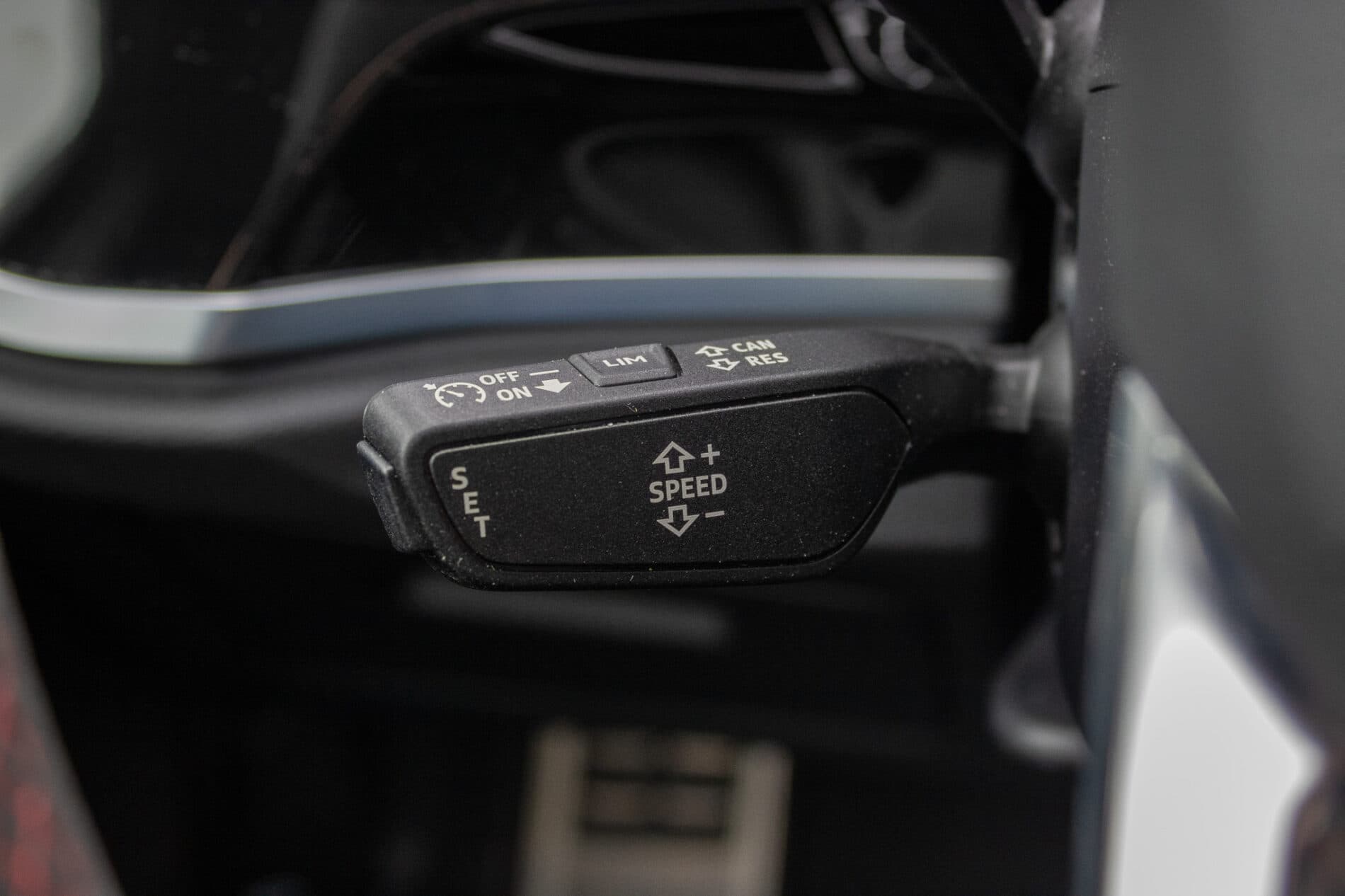 2022 AUDI RSQ3, červená suv, 26 664 km