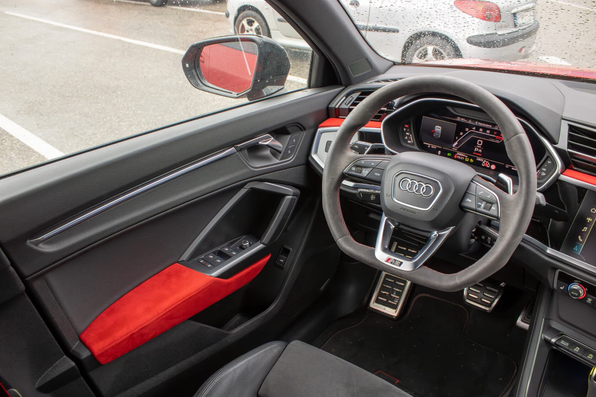 2022 AUDI RSQ3, červená suv, 26 664 km