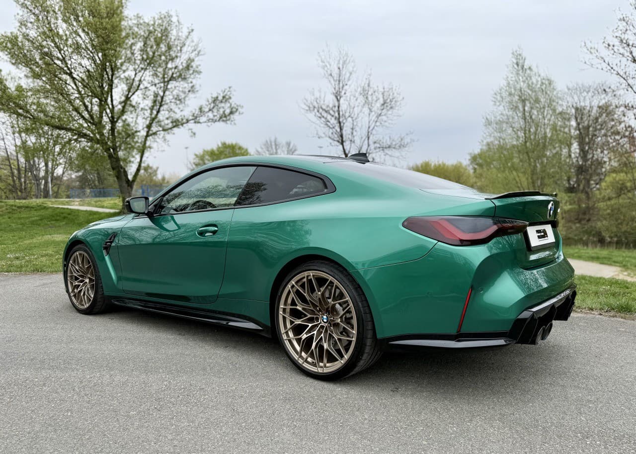 2021 BMW M4, tmavě zelená kupé, 50 600 km
