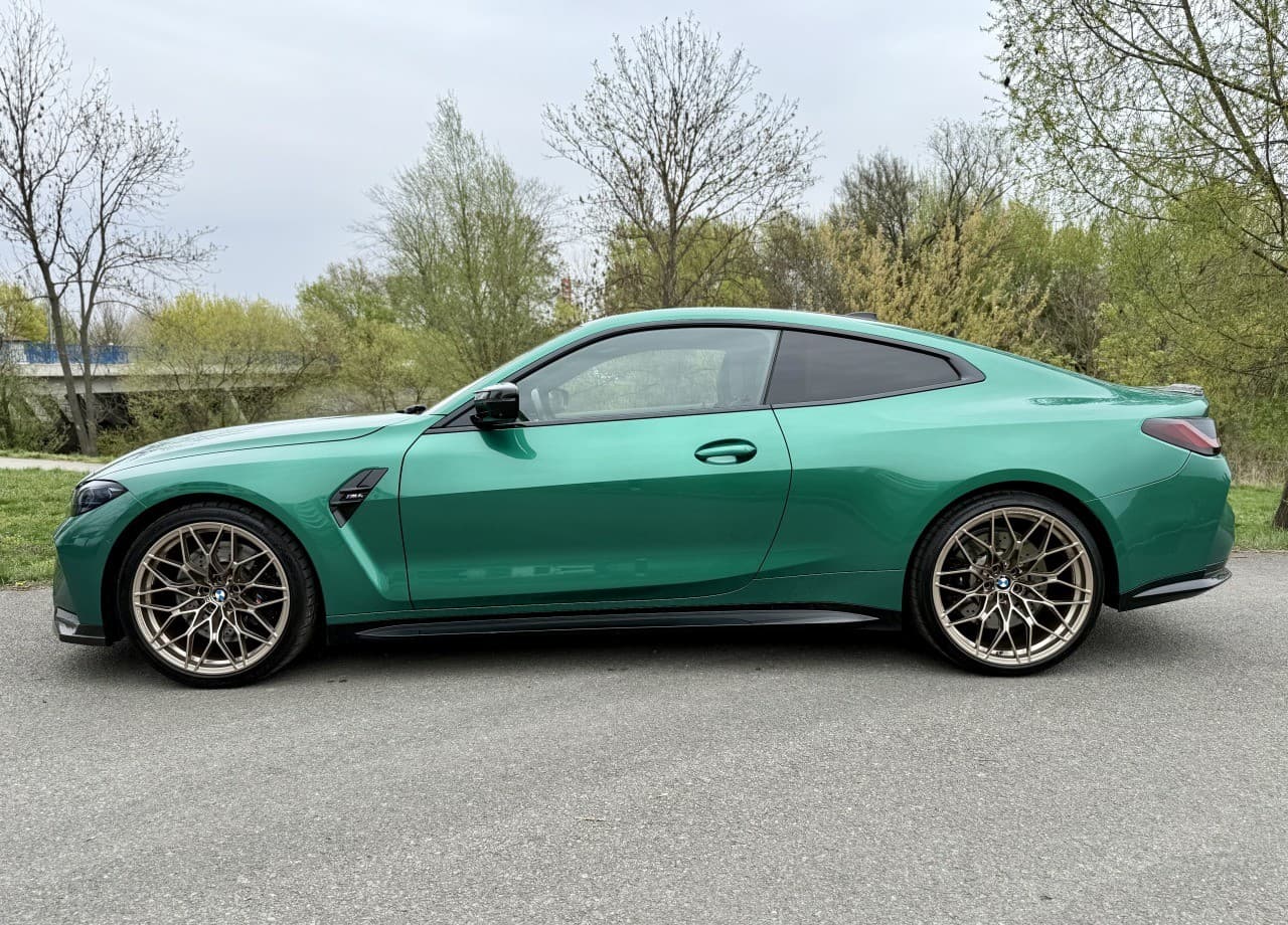 2021 BMW M4, tmavě zelená kupé, 50 600 km