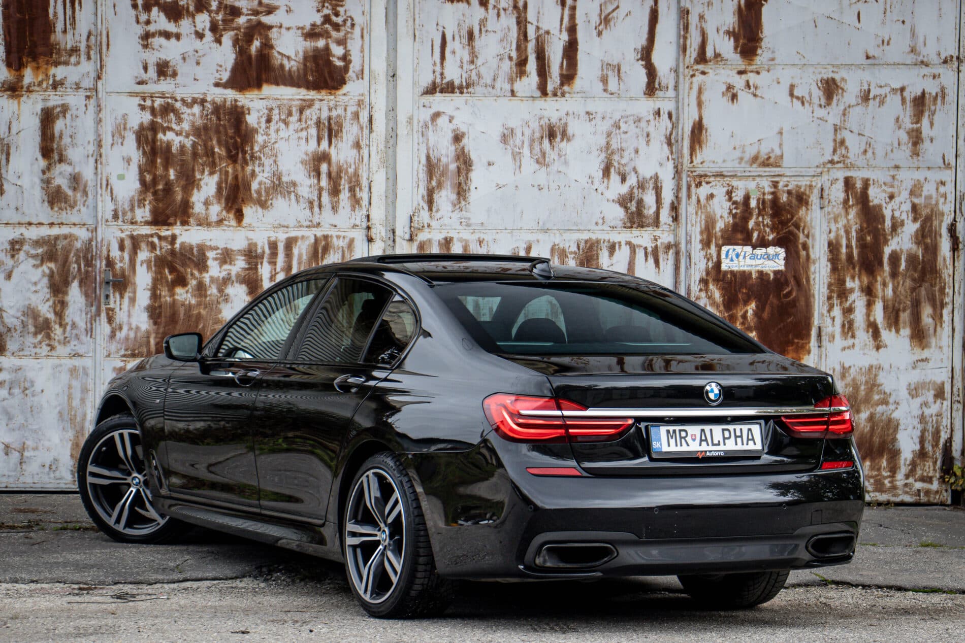2017 BMW 740d, černá sedan, 160 013 km