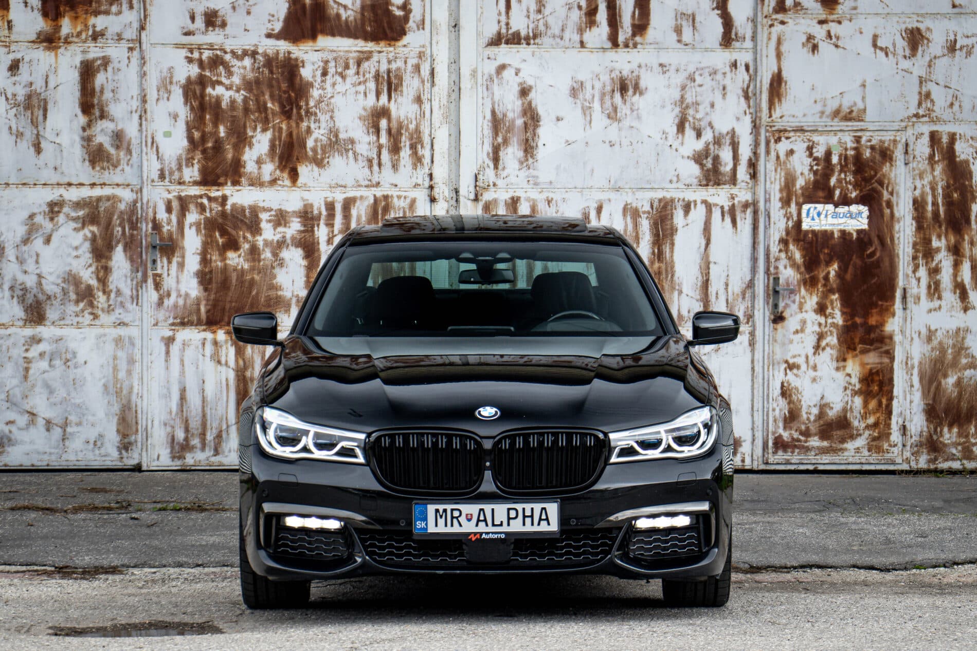 2017 BMW 740d, černá sedan, 160 013 km