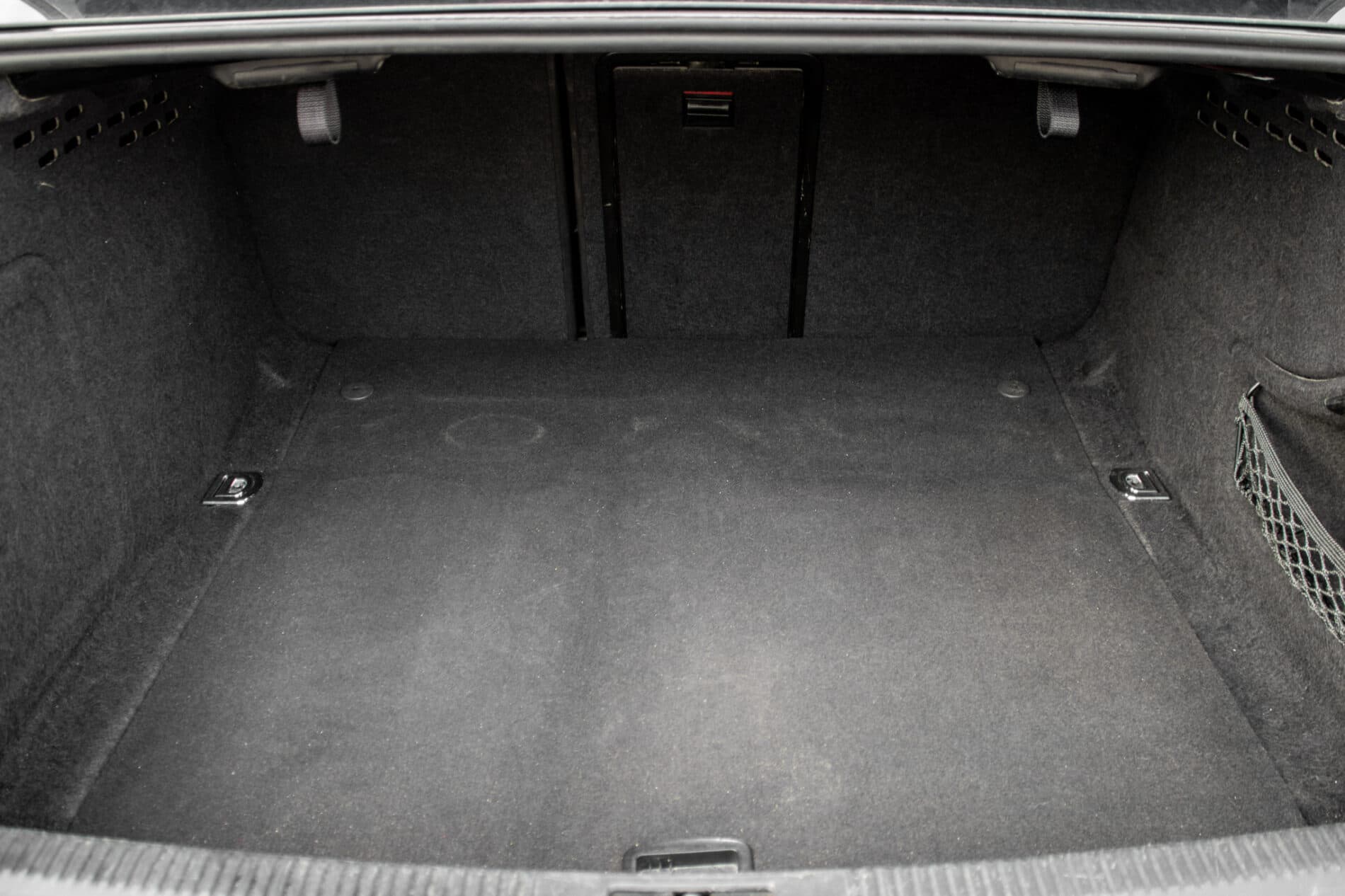 2008 AUDI A4, černá sedan, 299 650 km