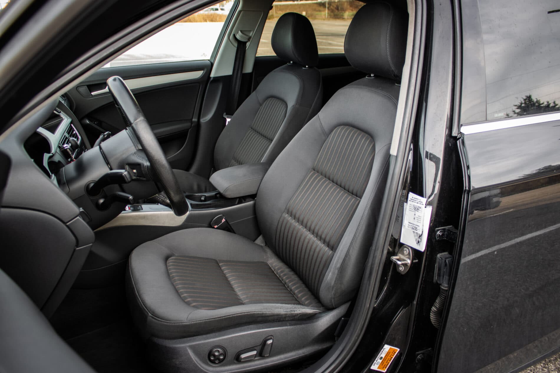 2008 AUDI A4, černá sedan, 299 650 km