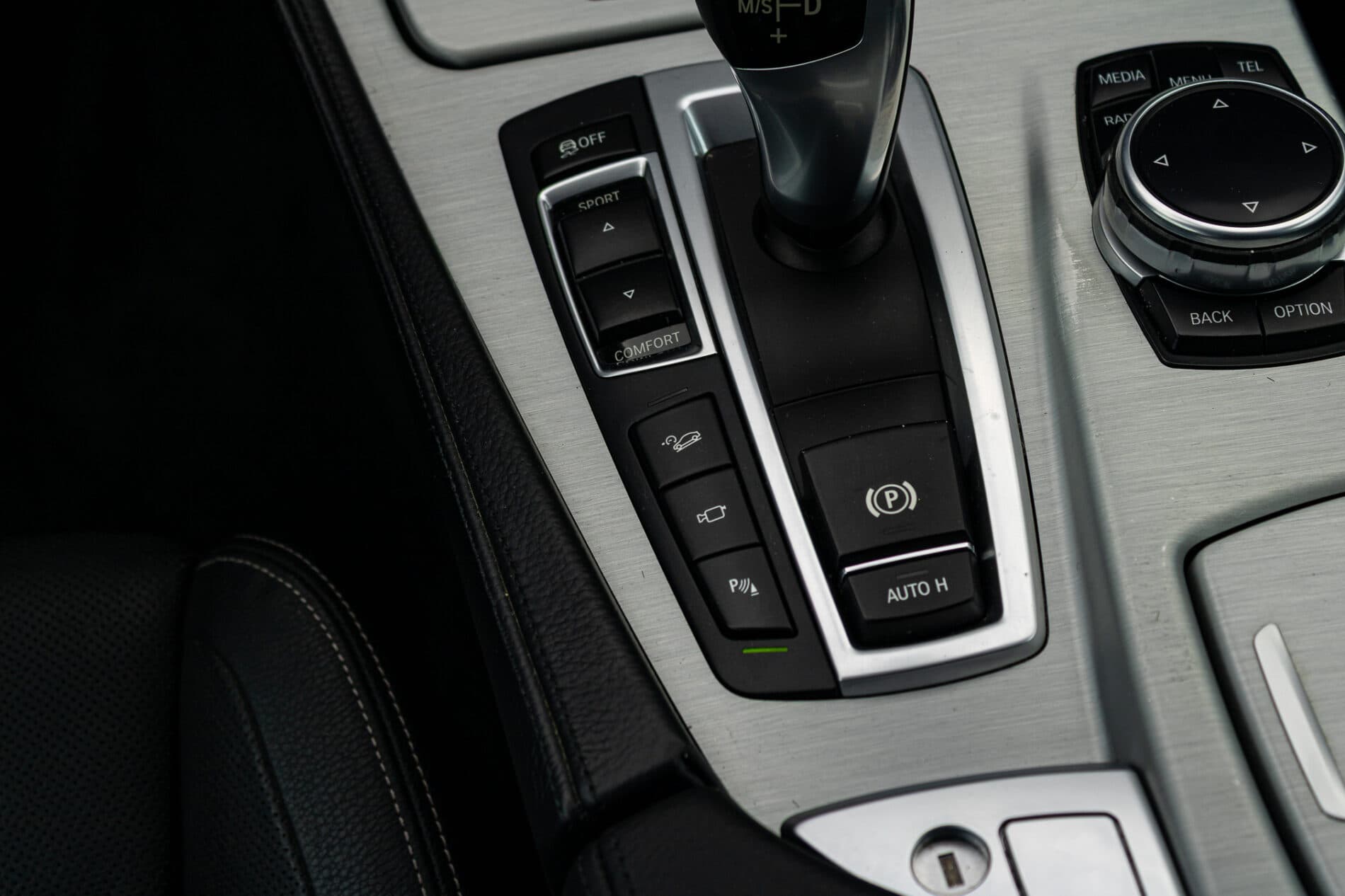 2013 BMW 530d, bílá sedan, 300 588 km