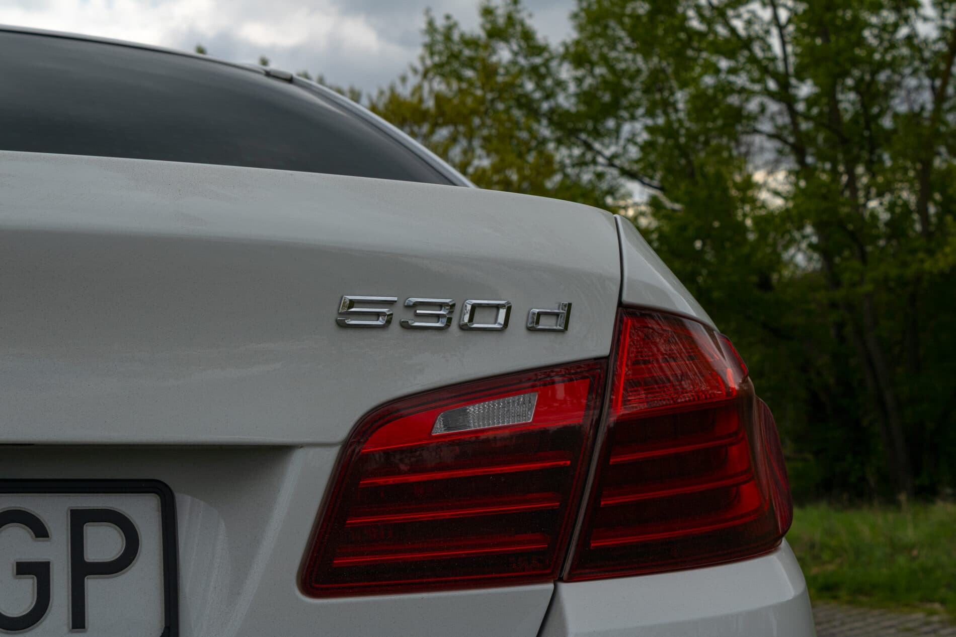 2013 BMW 530d, bílá sedan, 300 588 km
