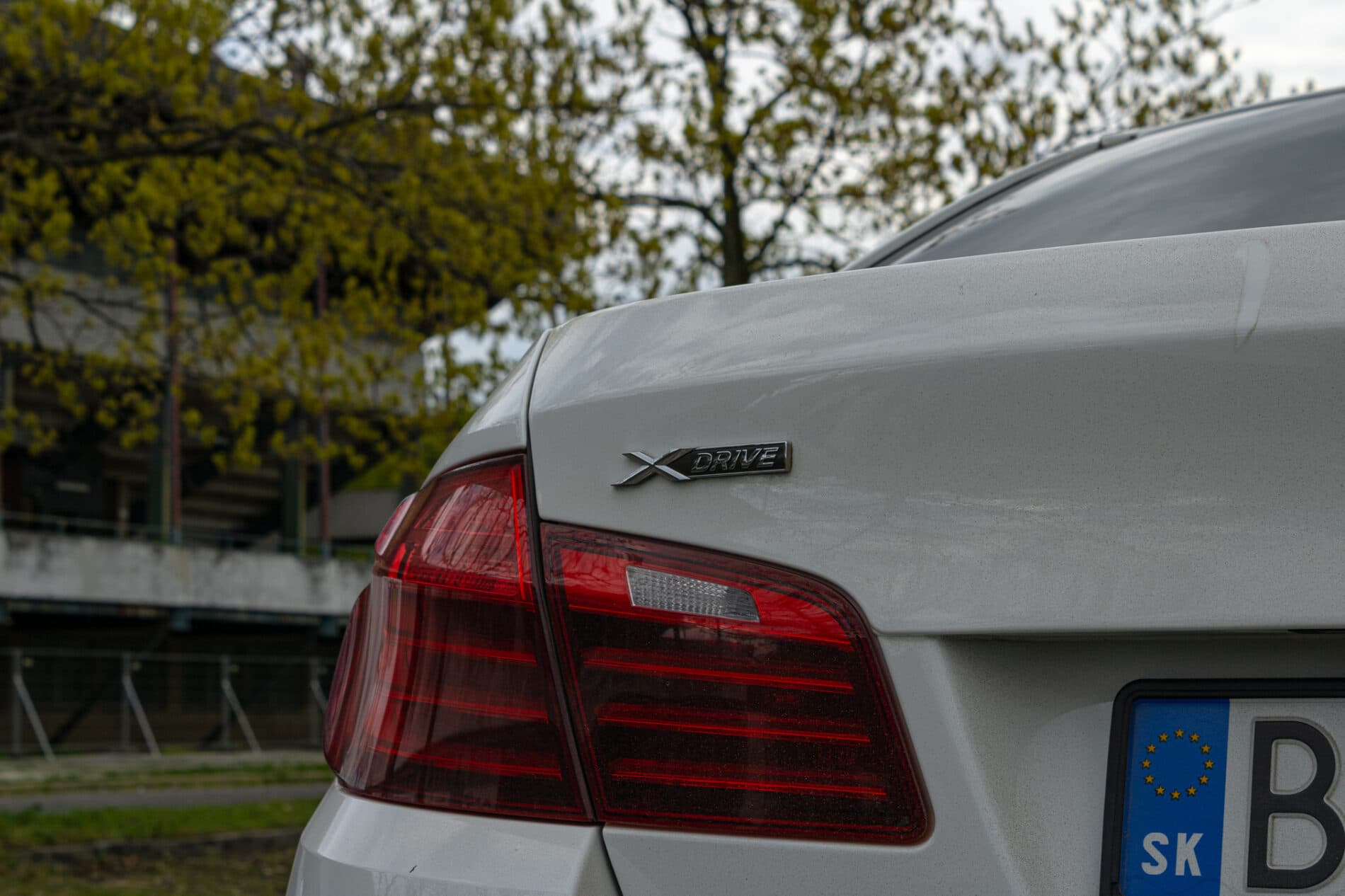 2013 BMW 530d, bílá sedan, 300 588 km