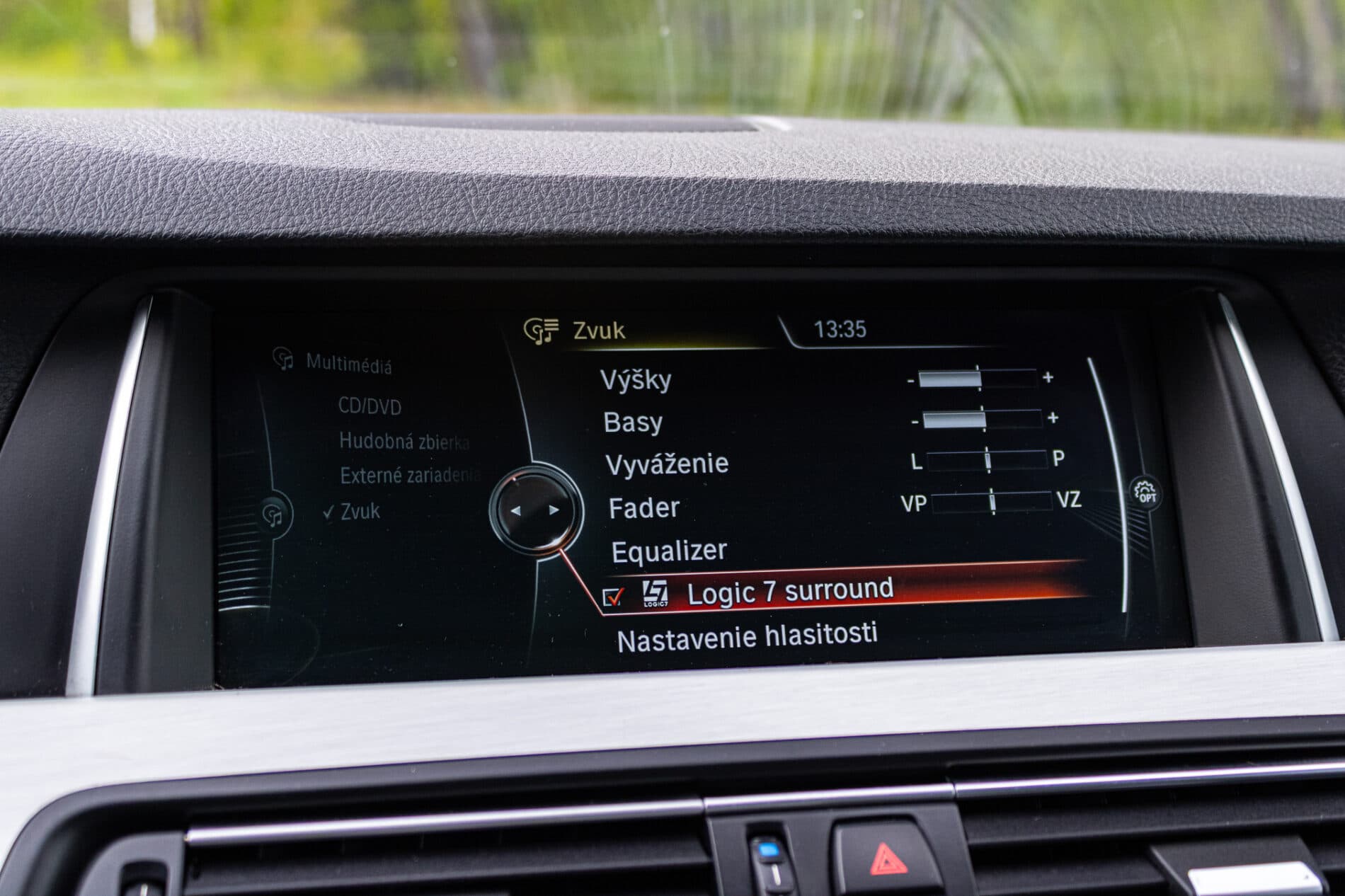 2013 BMW 530d, bílá sedan, 300 588 km