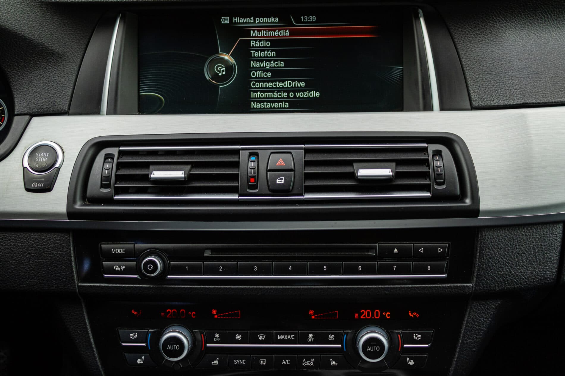 2013 BMW 530d, bílá sedan, 300 588 km