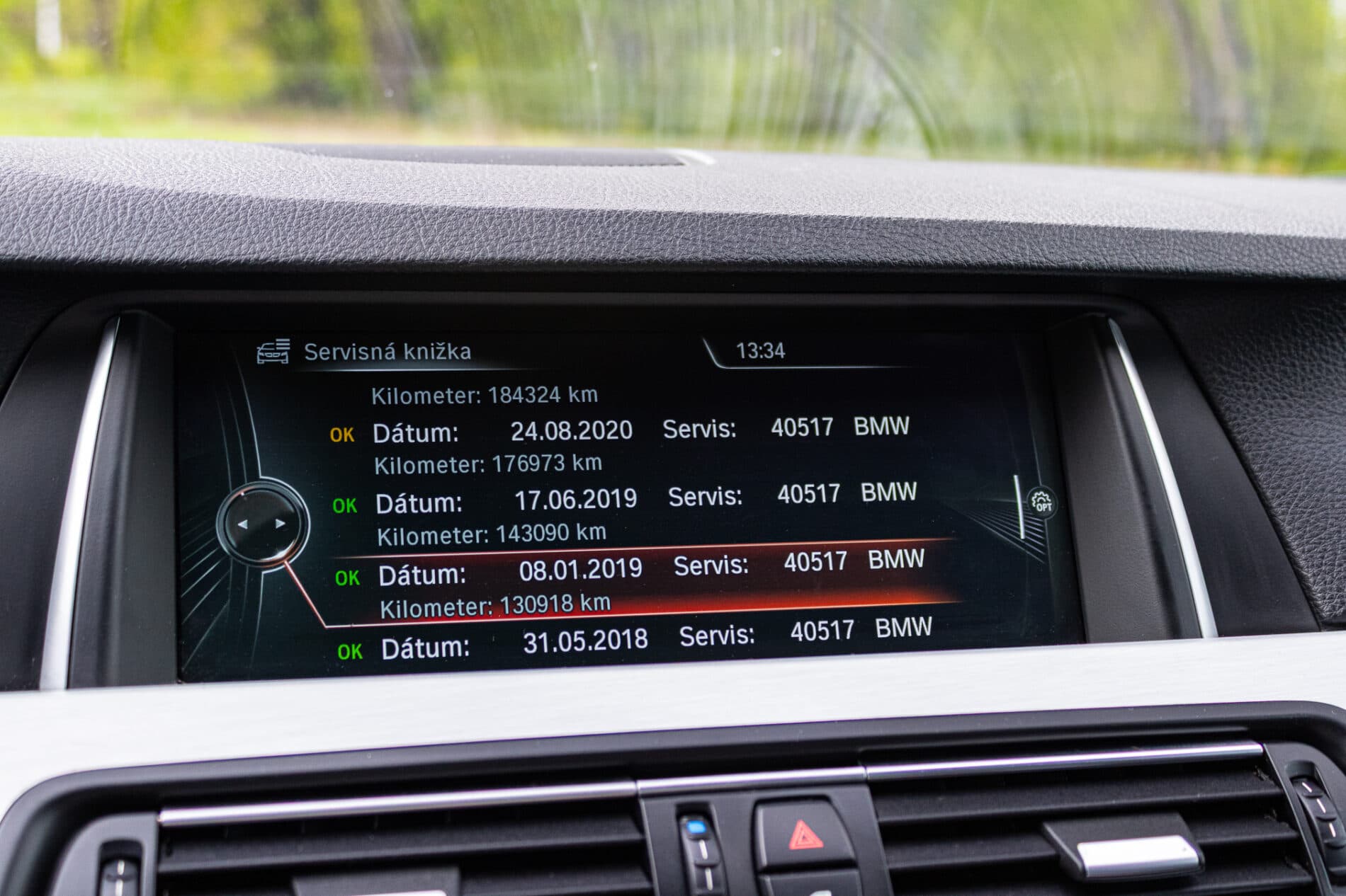 2013 BMW 530d, bílá sedan, 300 588 km