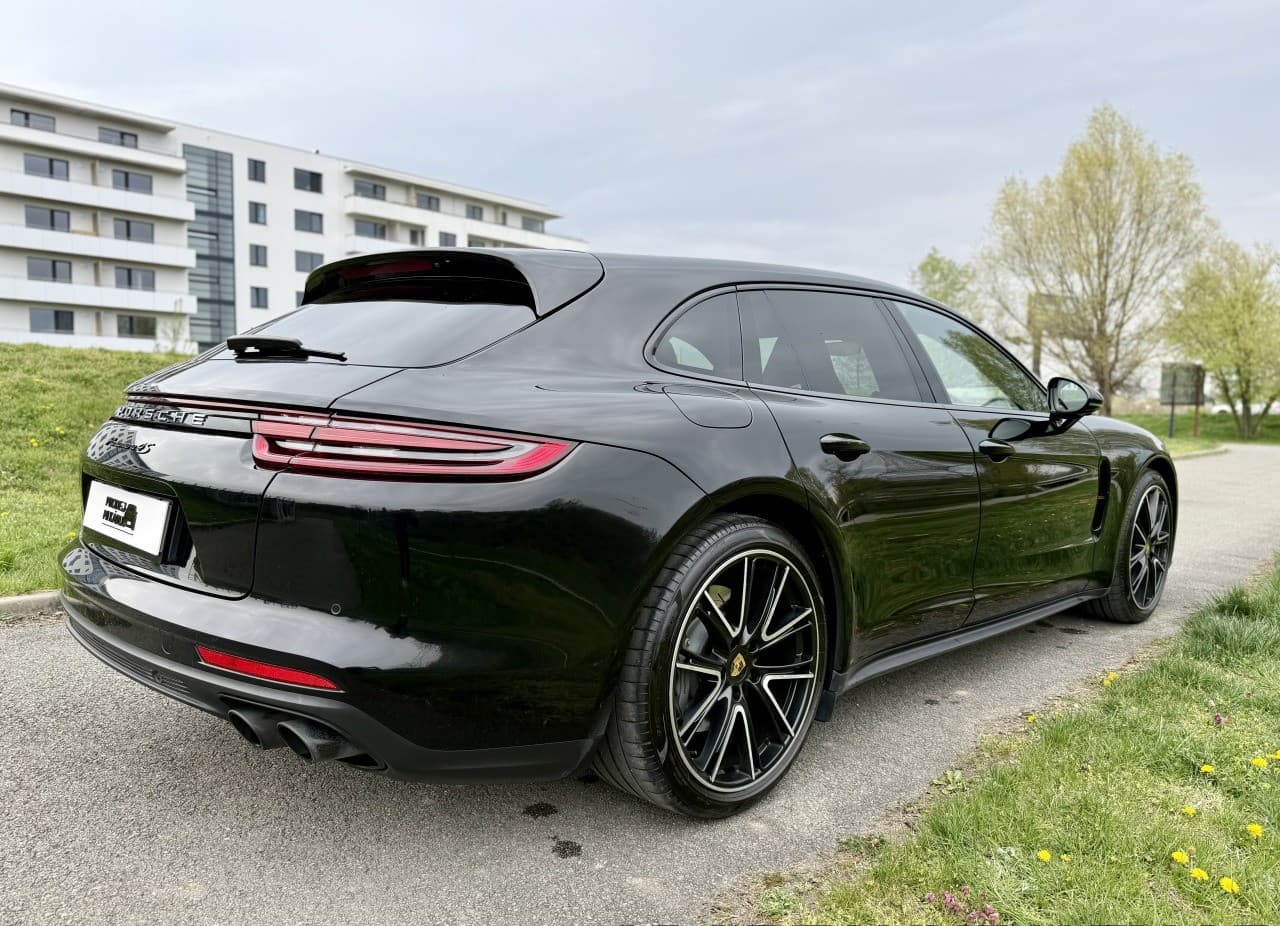 2018 Porsche Panamera 4S Sport Turismo, černá kombi, 106 000 km