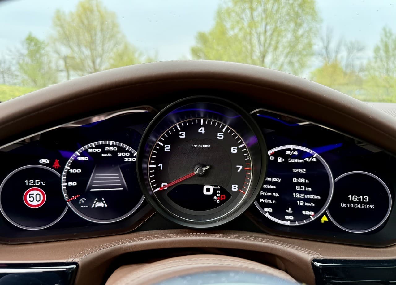 2018 Porsche Panamera 4S Sport Turismo, černá kombi, 106 000 km