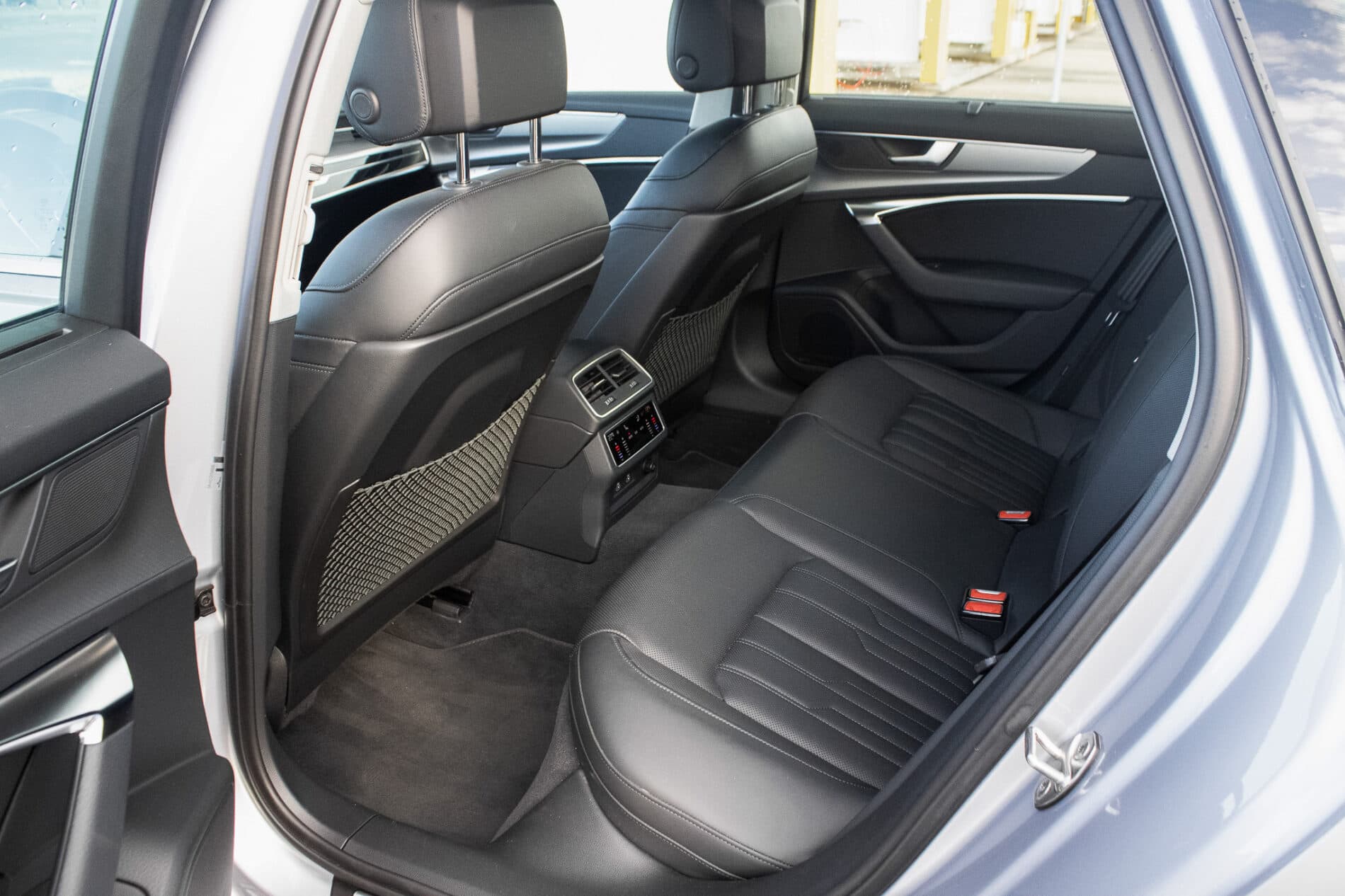 2023 AUDI A6, šedá sedan, 49 750 km