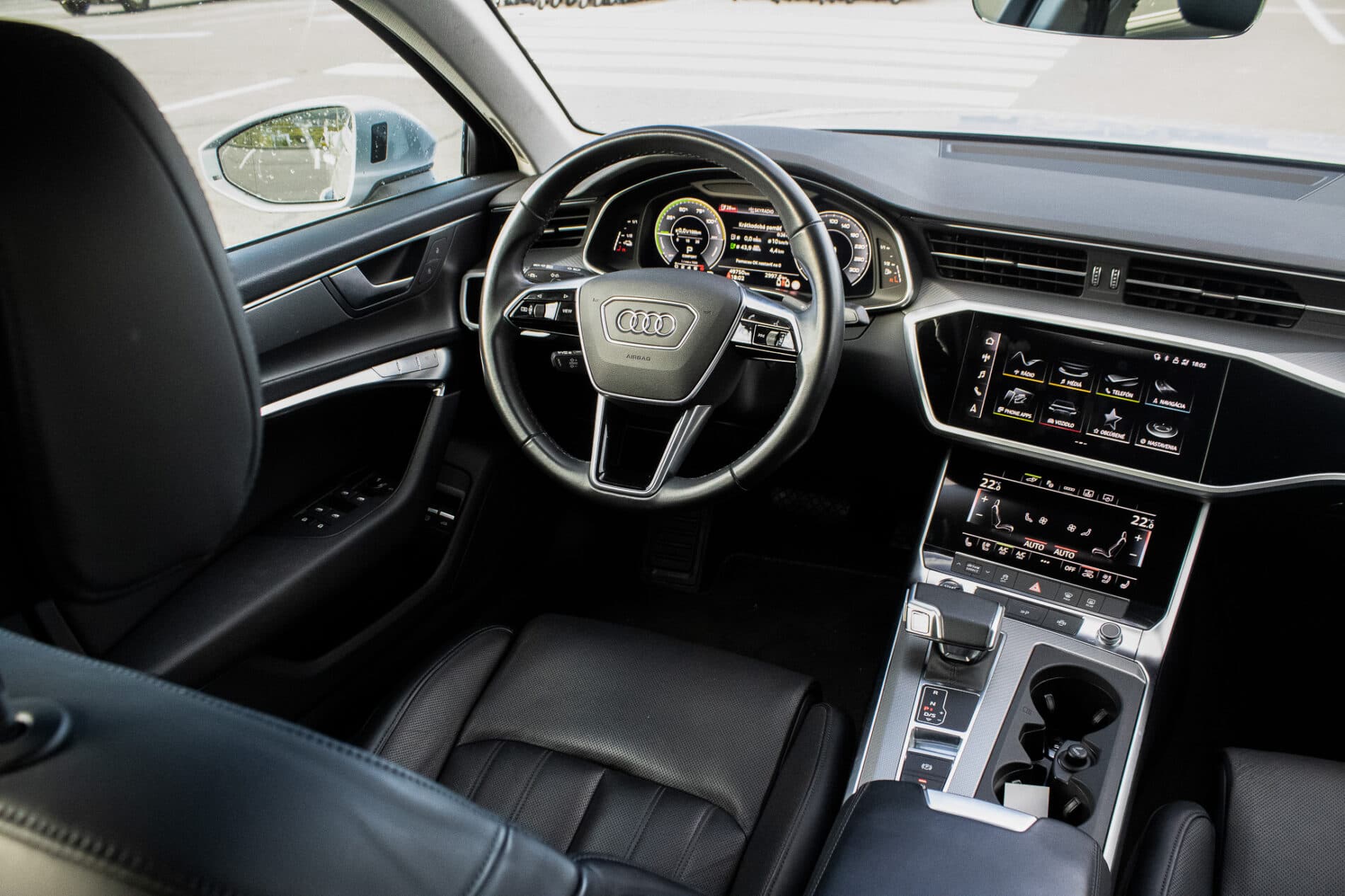 2023 AUDI A6, šedá sedan, 49 750 km