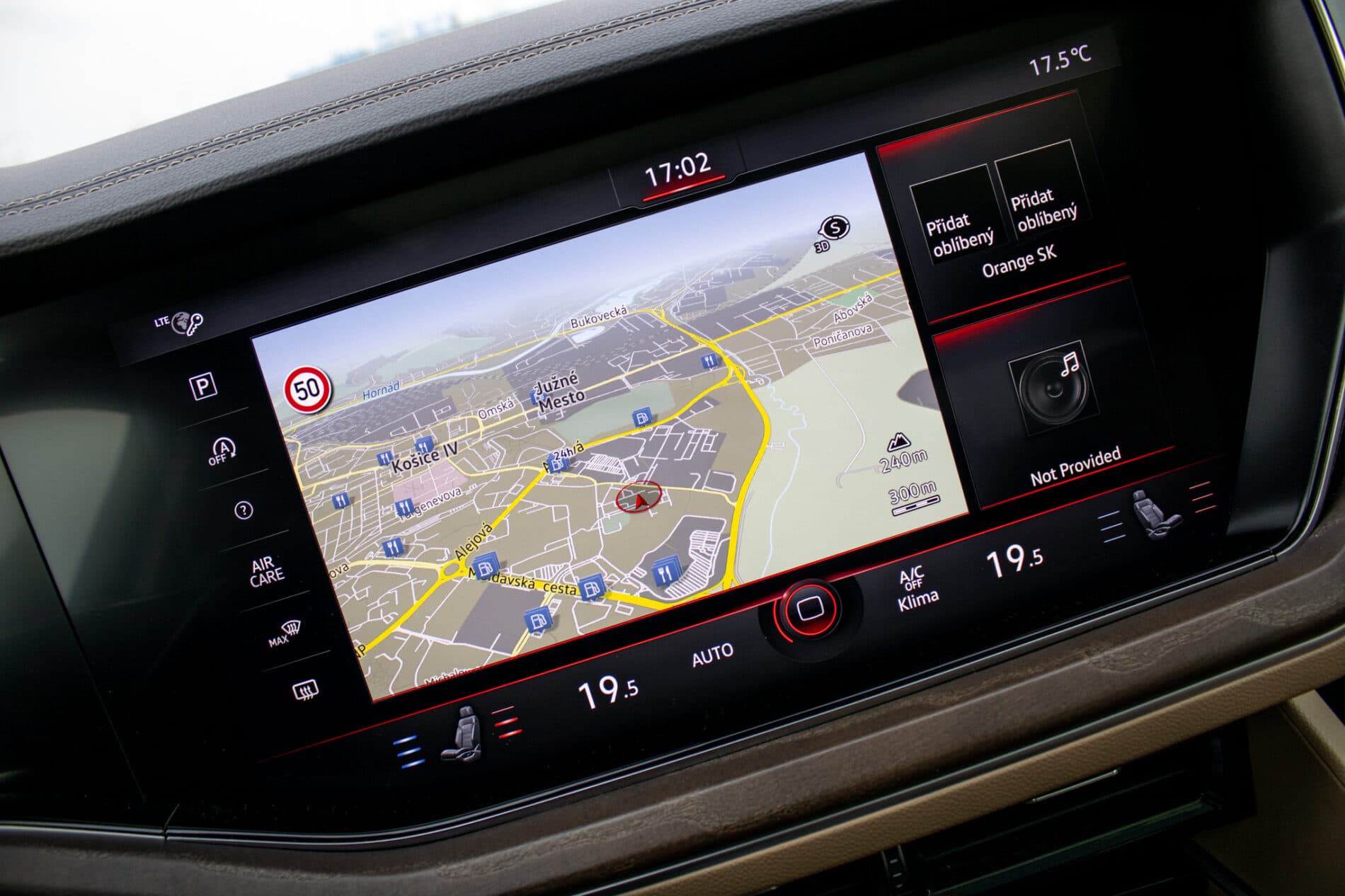 2019 Volkswagen Touareg, bílá suv, 136 410 km