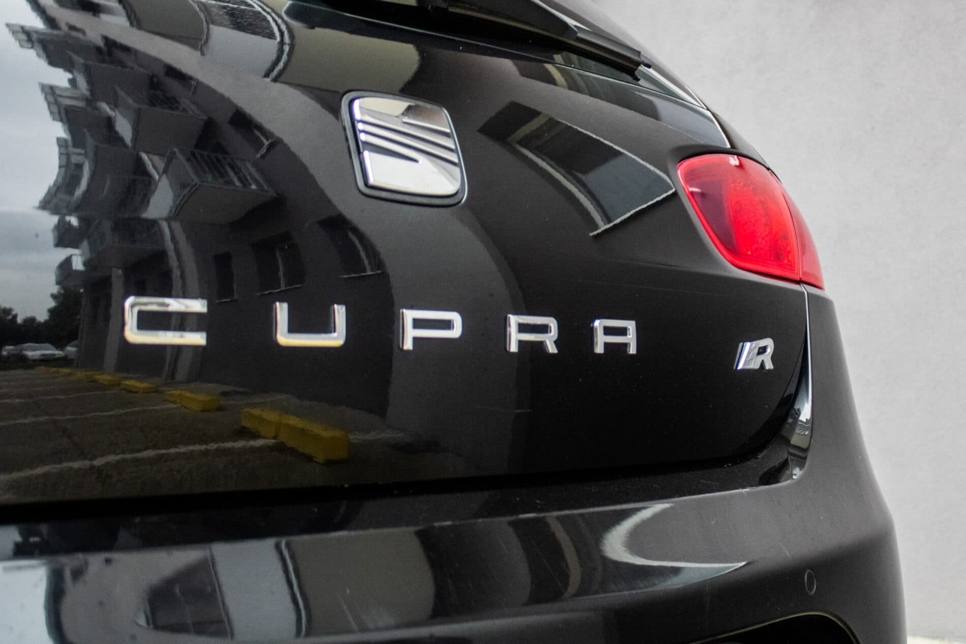 2009 Seat Leon Cupra R, černá hatchback, 319 291 km