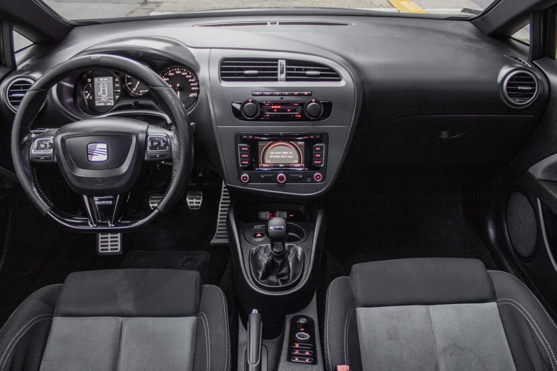 2009 Seat Leon Cupra R, černá hatchback, 319 291 km