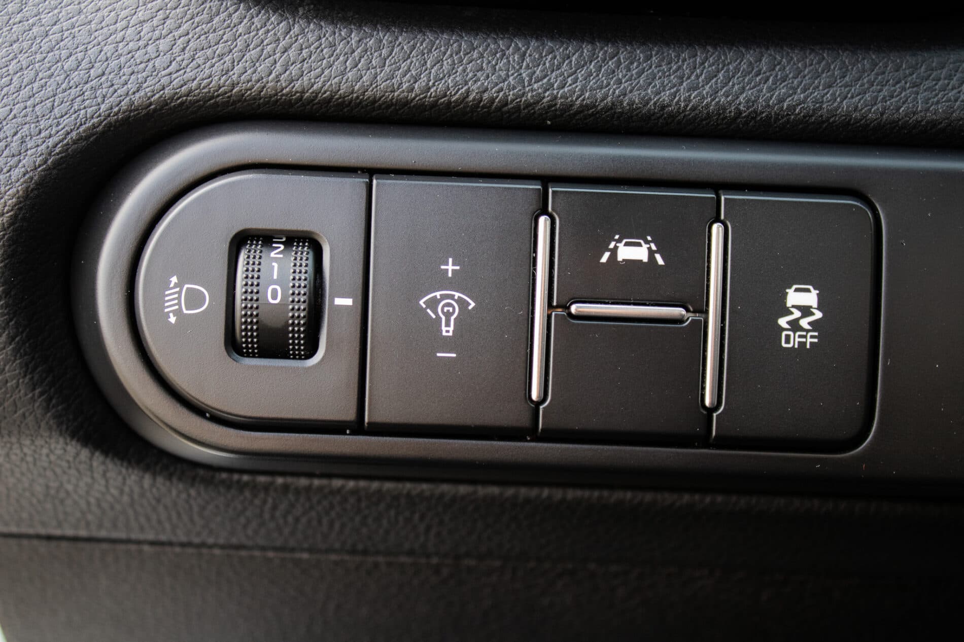 2019 Kia ProCeed GT, bílá hatchback, 115 981 km