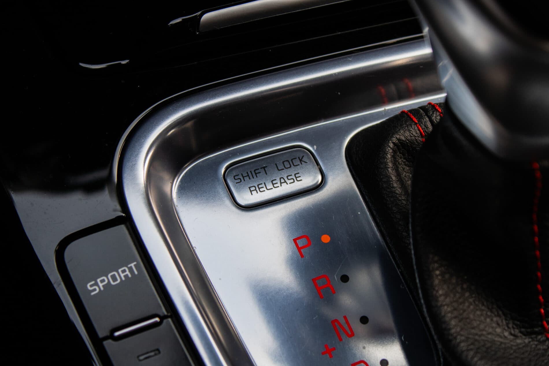 2019 Kia ProCeed GT, bílá hatchback, 115 981 km