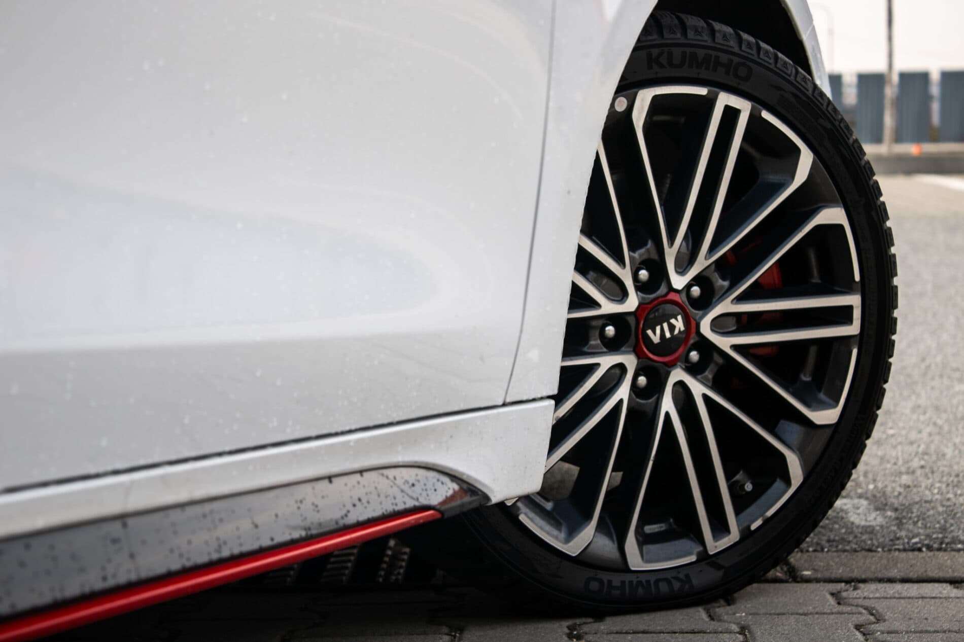 2019 Kia ProCeed GT, bílá hatchback, 115 981 km