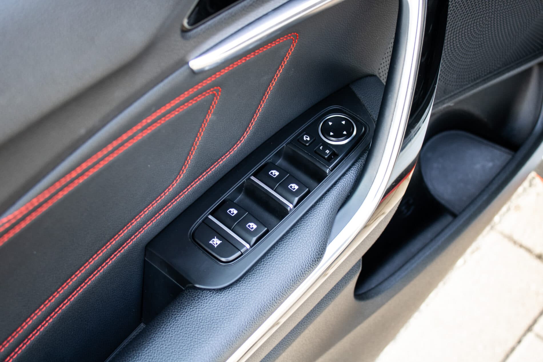 2019 Kia ProCeed GT, bílá hatchback, 115 981 km