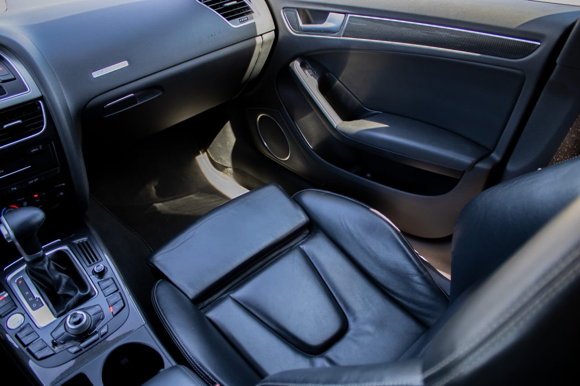 2010 AUDI S5, bílá kupé, 266 052 km