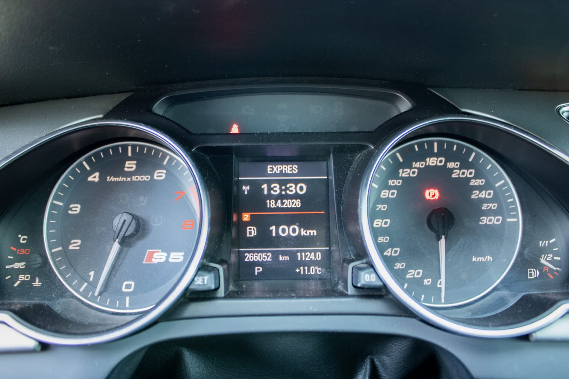 2010 AUDI S5, bílá kupé, 266 052 km