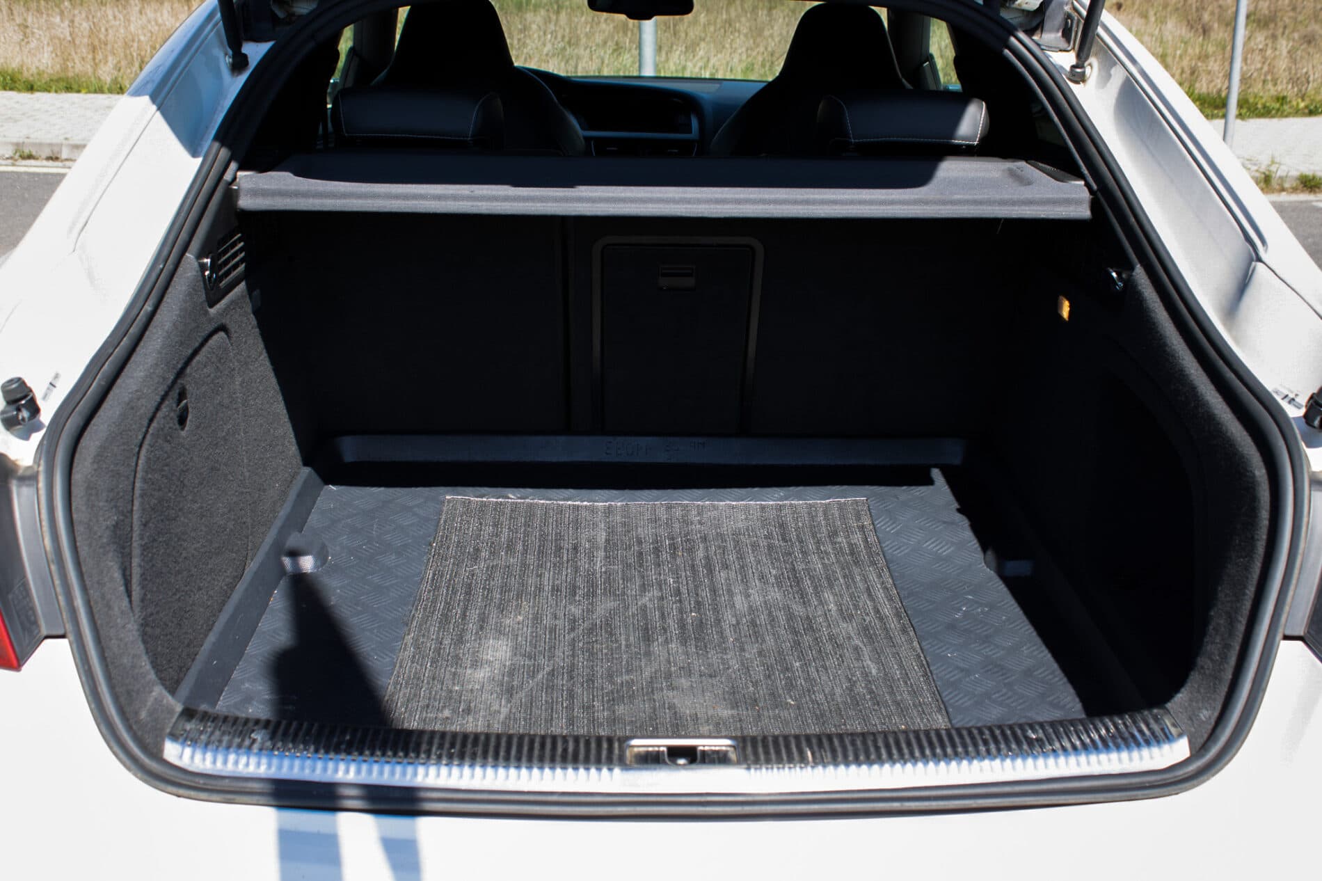 2010 AUDI S5, bílá kupé, 266 052 km